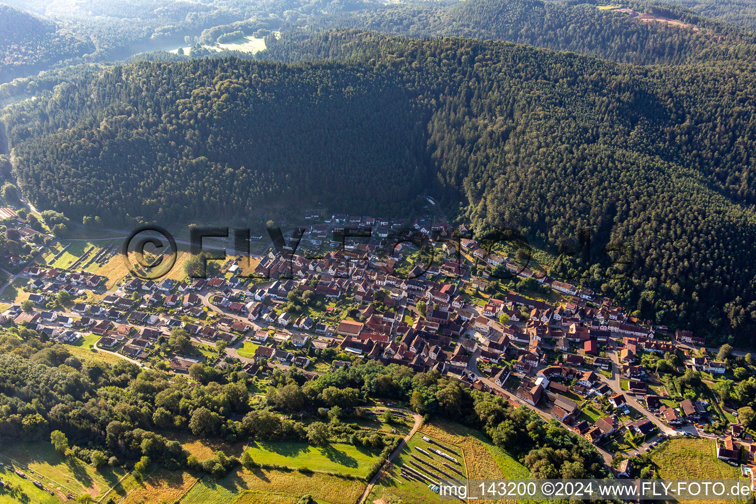 Vorderweidenthal von Nordwesten im Bundesland Rheinland-Pfalz, Deutschland aus der Luft