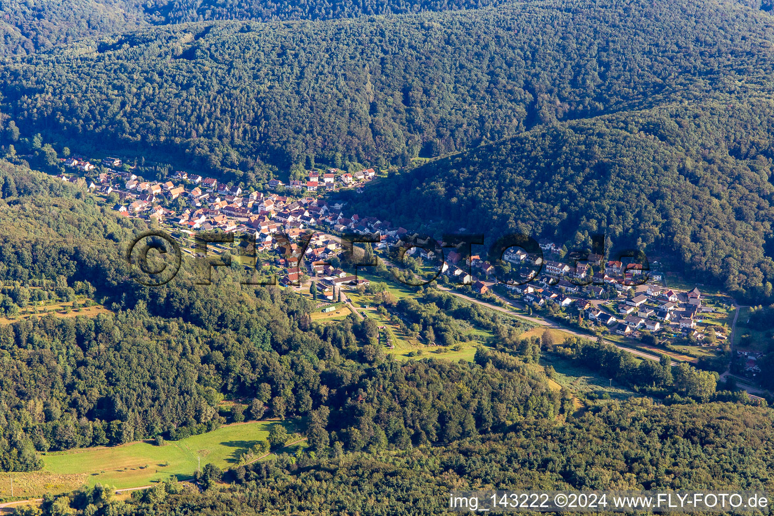 Waldrohrbach von Süden im Bundesland Rheinland-Pfalz, Deutschland