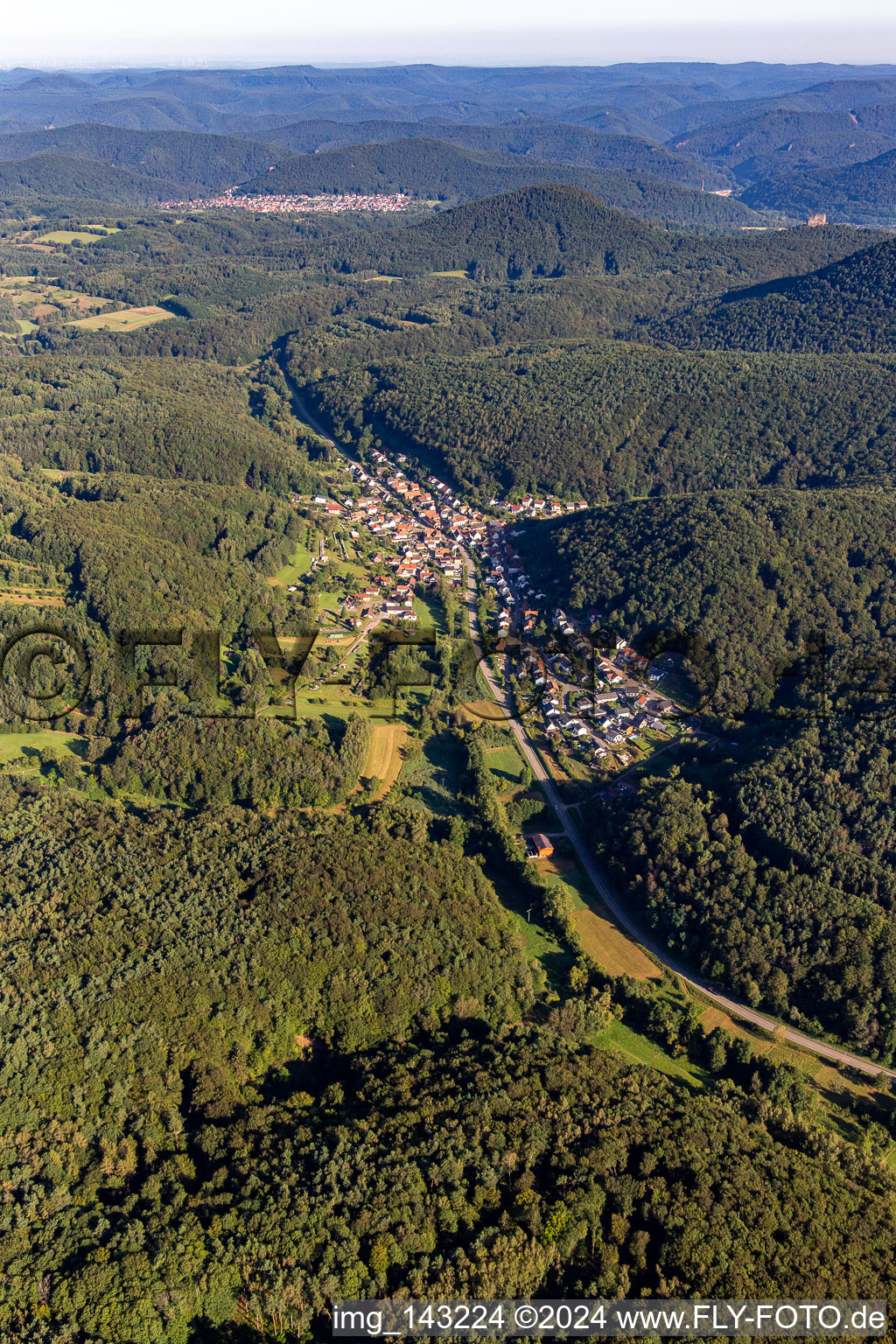 Waldrohrbach von Südosten im Bundesland Rheinland-Pfalz, Deutschland