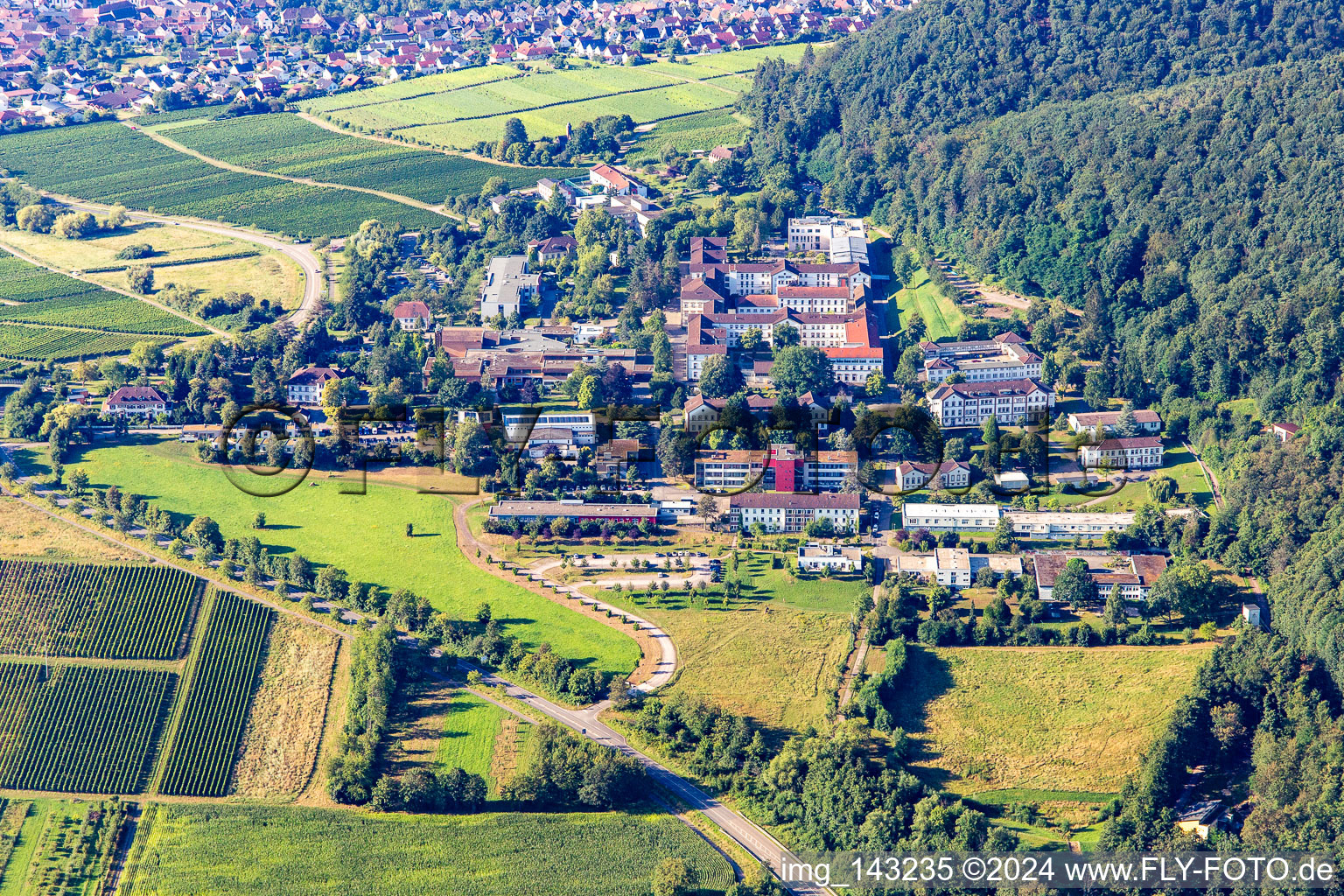 Pfalzklinikum für Psychiatrie und Neurologie Abteilung für Allgemeinpsychiatrie "Landeck" von Norden in Klingenmünster im Bundesland Rheinland-Pfalz, Deutschland