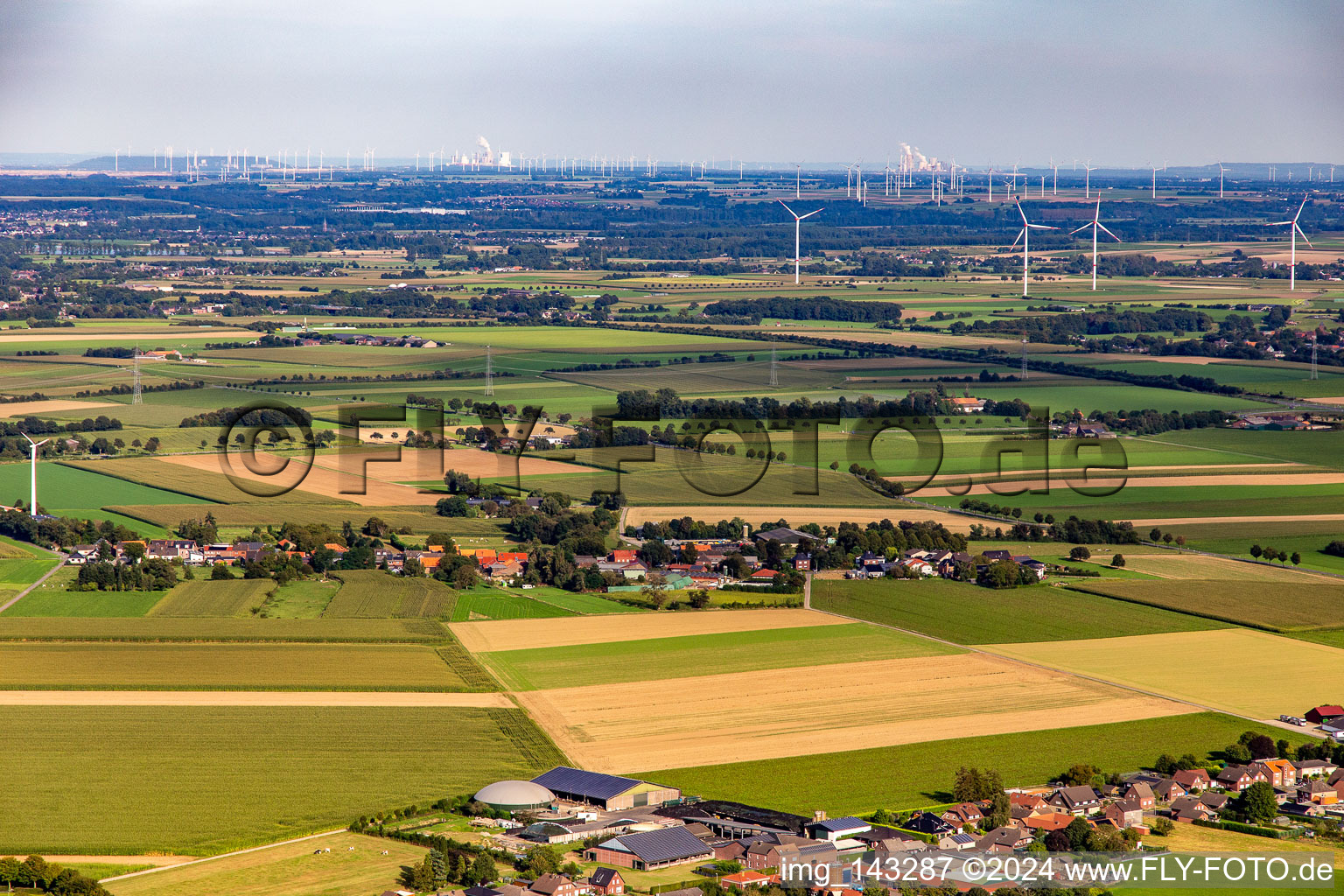 Dorf von Westen im Ortsteil Erpen in Heinsberg im Bundesland Nordrhein-Westfalen, Deutschland