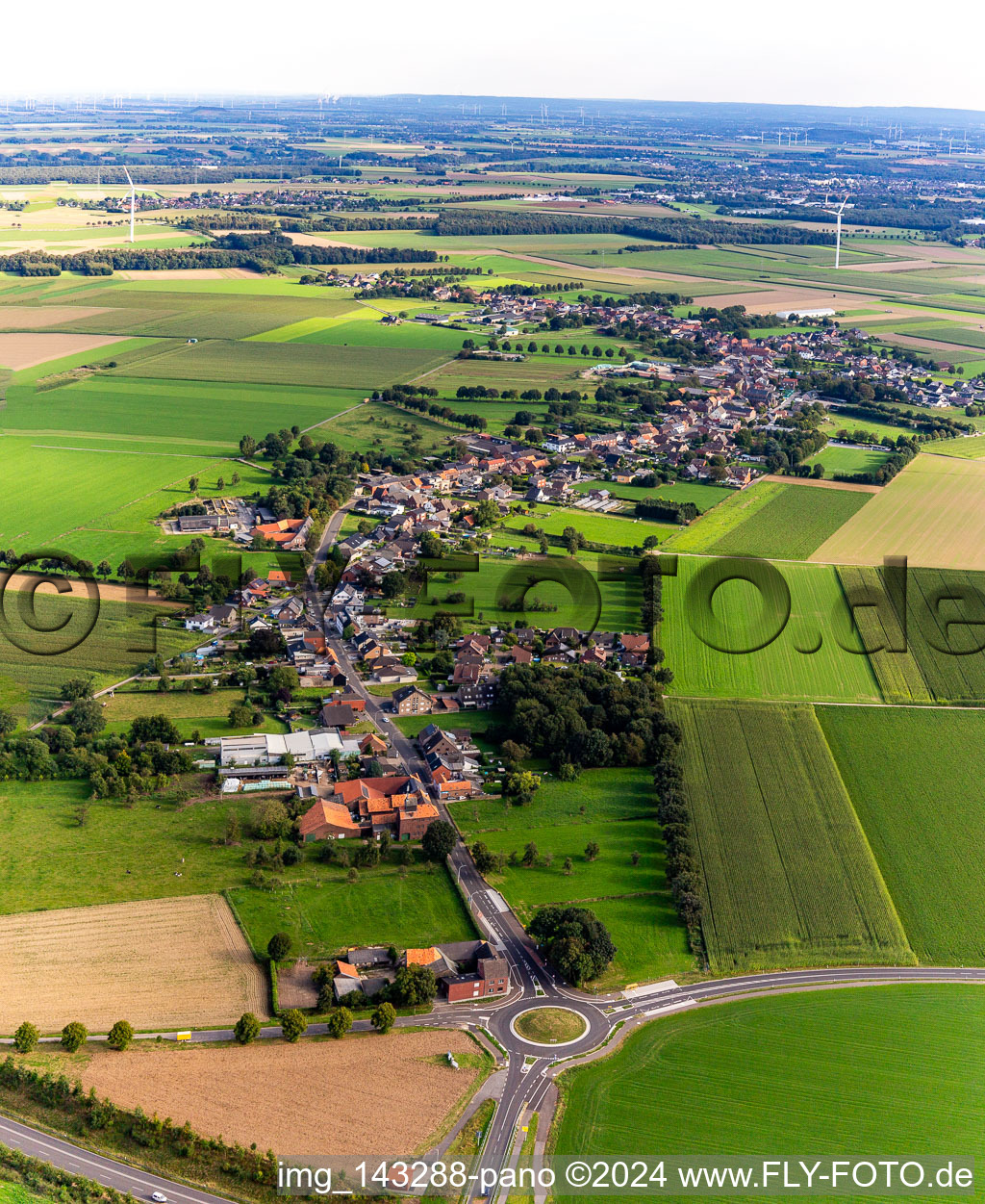 Dorf von Norden im Ortsteil Straeten in Heinsberg im Bundesland Nordrhein-Westfalen, Deutschland