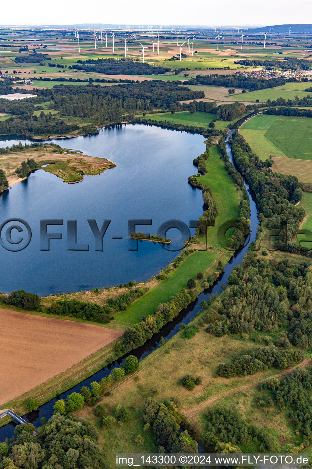 Baggersee an der Rur im Ortsteil Doveren in Hückelhoven im Bundesland Nordrhein-Westfalen, Deutschland