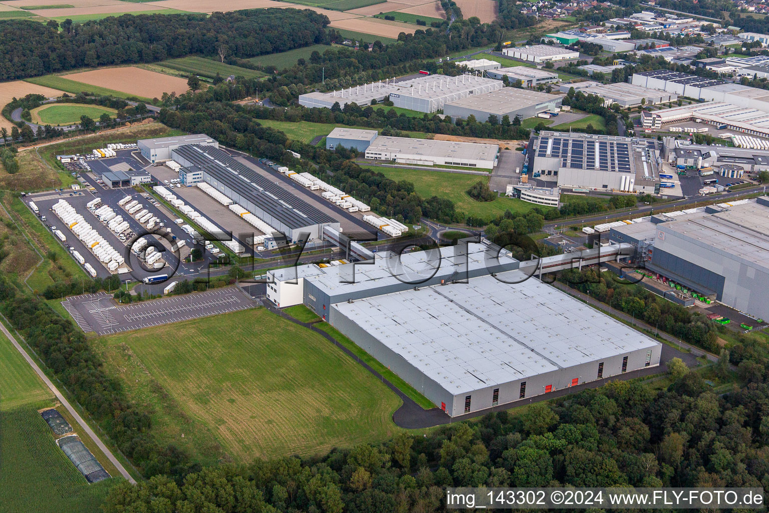 Luftbild von Logistikzentrum des Hermes PaketShop im Ortsteil Doveren in Hückelhoven im Bundesland Nordrhein-Westfalen, Deutschland