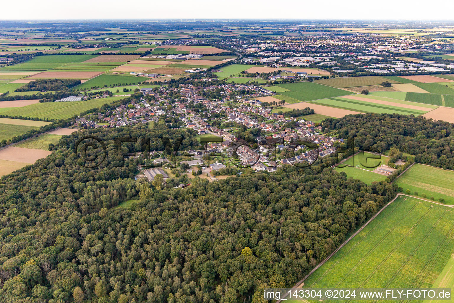 Ortschaft von Südwesten im Ortsteil Granterath in Erkelenz im Bundesland Nordrhein-Westfalen, Deutschland