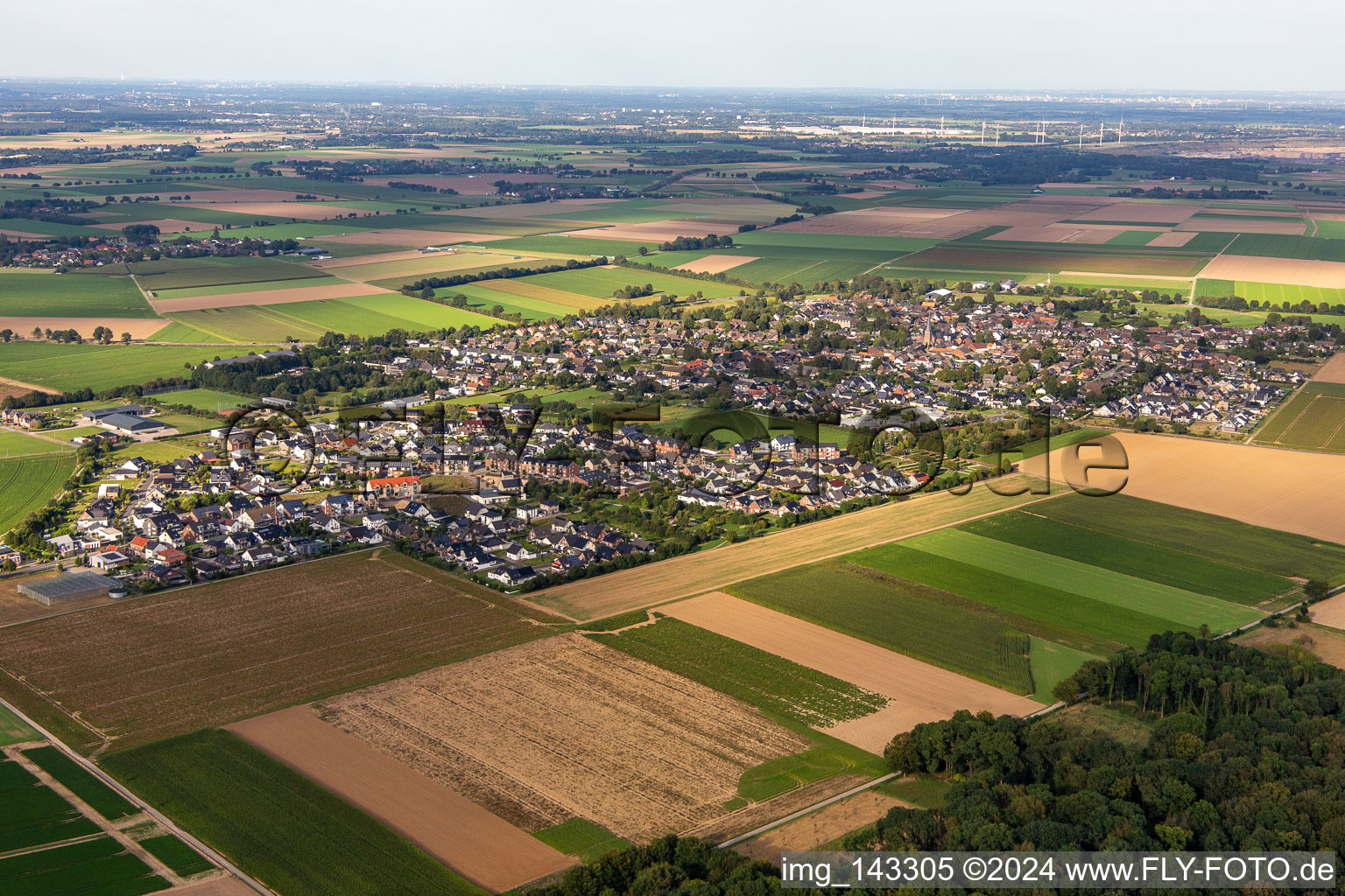 Ortschaft von Südwesten im Ortsteil Kückhoven in Erkelenz im Bundesland Nordrhein-Westfalen, Deutschland