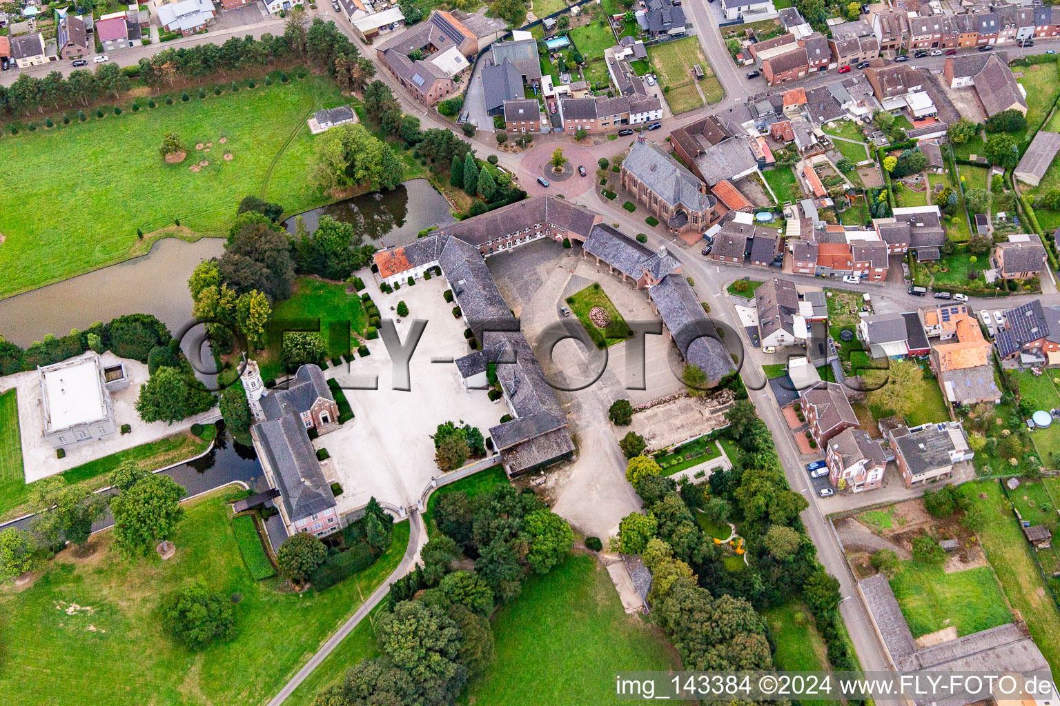 Luftbild von Schloss Rurich in Hückelhoven im Bundesland Nordrhein-Westfalen, Deutschland