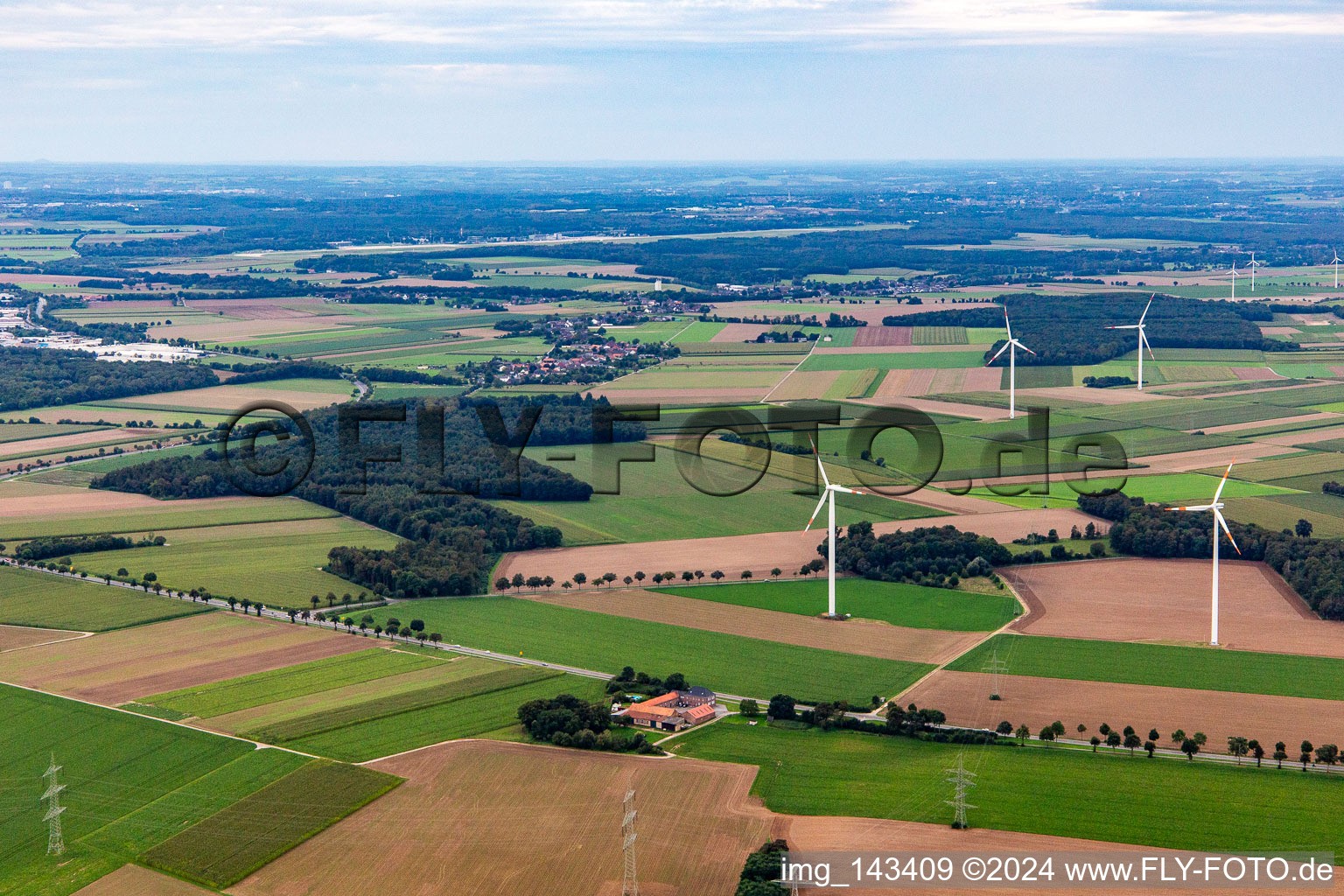 Aussiedlerhof am Windpark im Ortsteil Tripsrath in Geilenkirchen im Bundesland Nordrhein-Westfalen, Deutschland