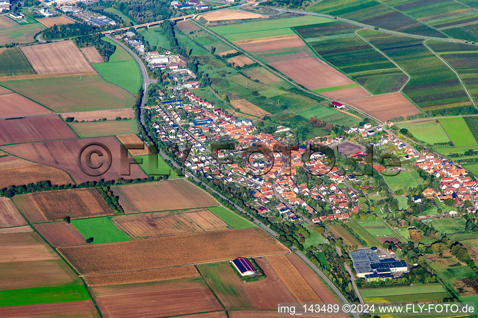 Ortschaft von Osten im Ortsteil Kapellen in Kapellen-Drusweiler im Bundesland Rheinland-Pfalz, Deutschland