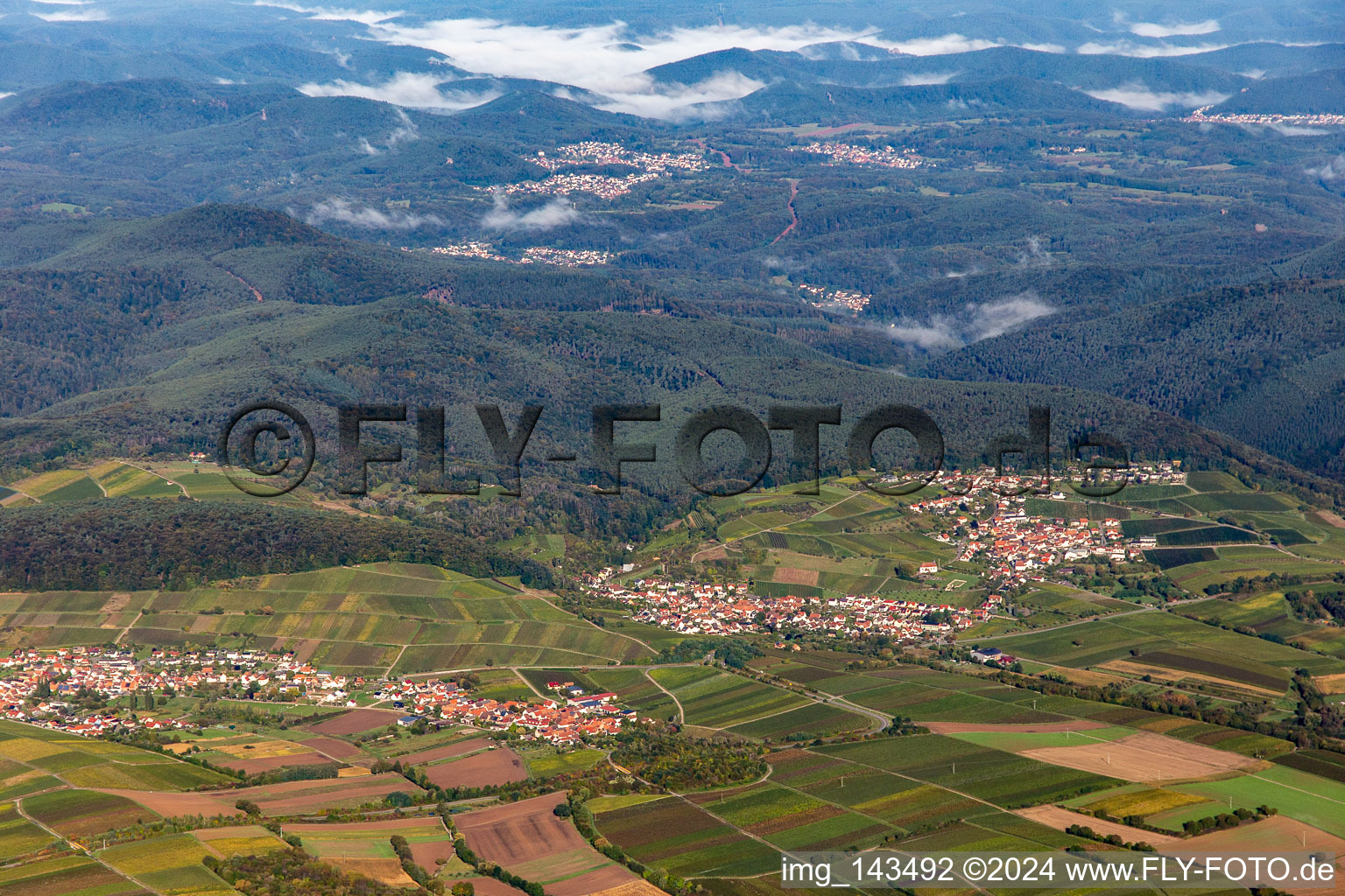 Ortschaft von Osten im Ortsteil Gleishorbach in Gleiszellen-Gleishorbach im Bundesland Rheinland-Pfalz, Deutschland