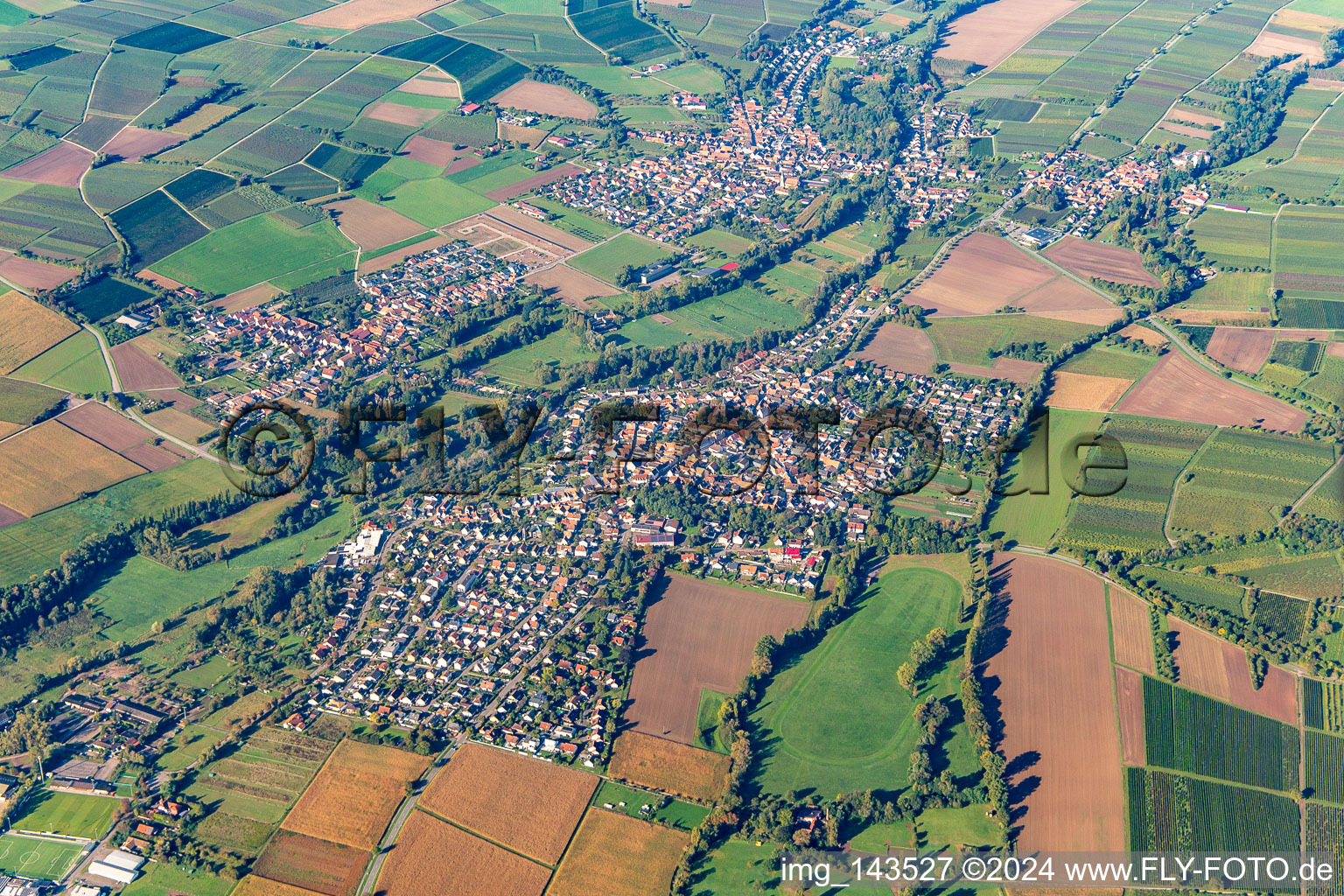 Luftaufnahme von Ortschaften im Klingbachtal im Ortsteil Billigheim in Billigheim-Ingenheim im Bundesland Rheinland-Pfalz, Deutschland