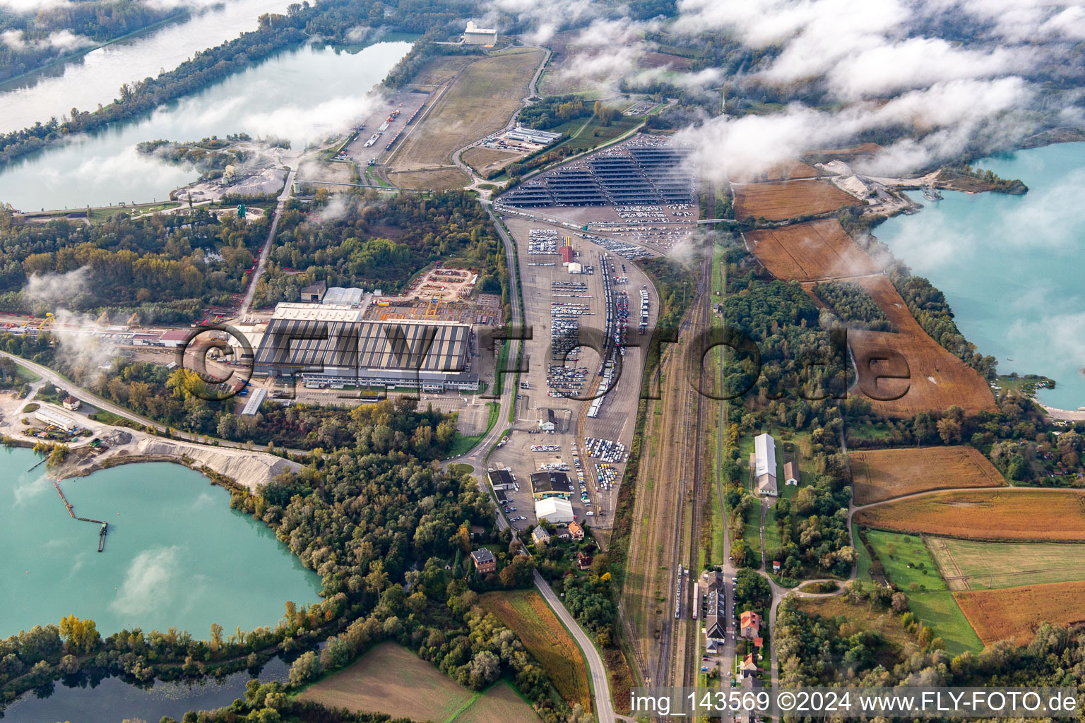 Effage Métal Usine de Lauterbourg und "Walon France" , einer der großen Zoll-Umschlagplätze für den PKW Import im Bundesland Bas-Rhin, Frankreich