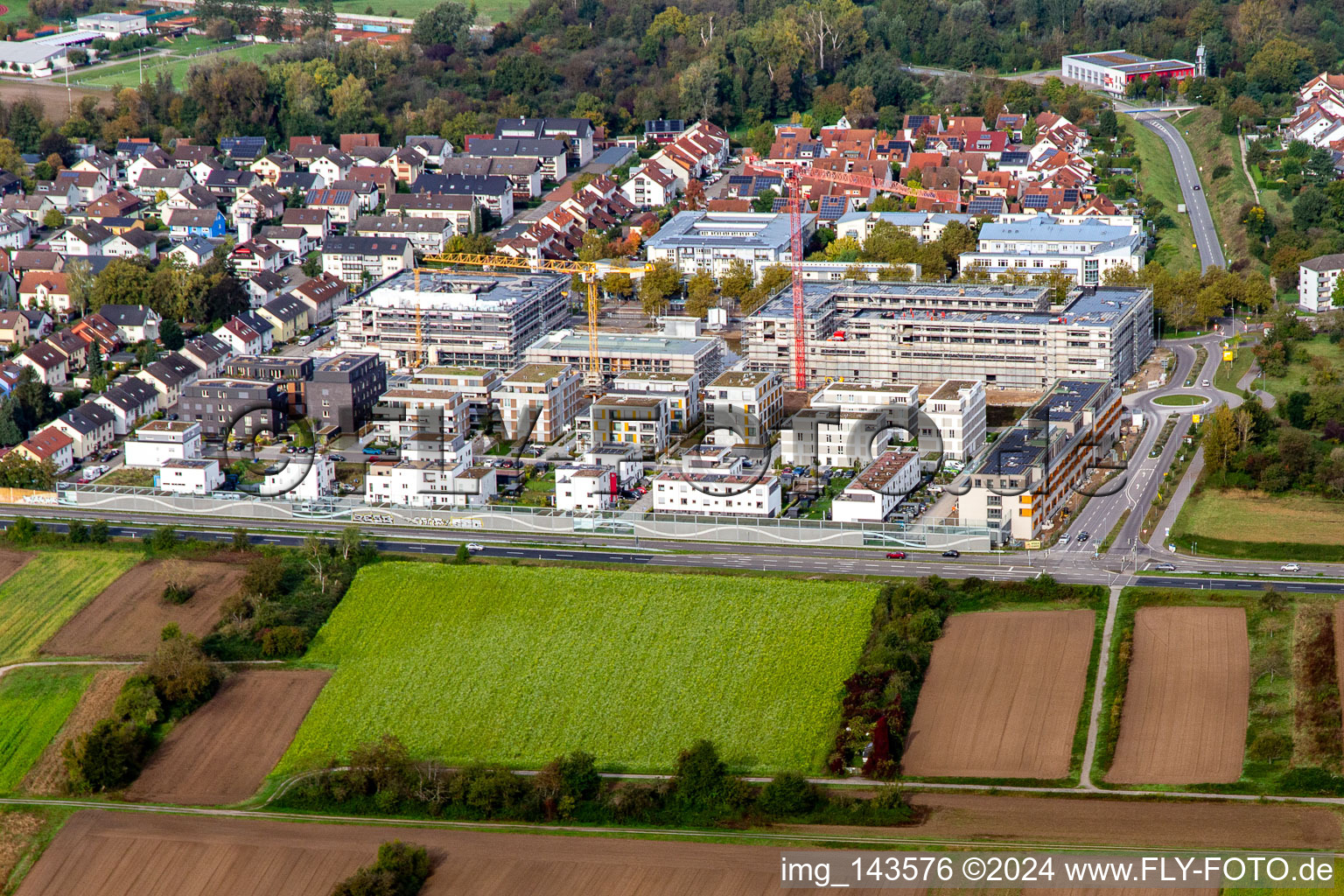 Neubauten-Baustelle an der Emil-Wachter-Straße im Ortsteil Silberstreifen in Rheinstetten im Bundesland Baden-Württemberg, Deutschland