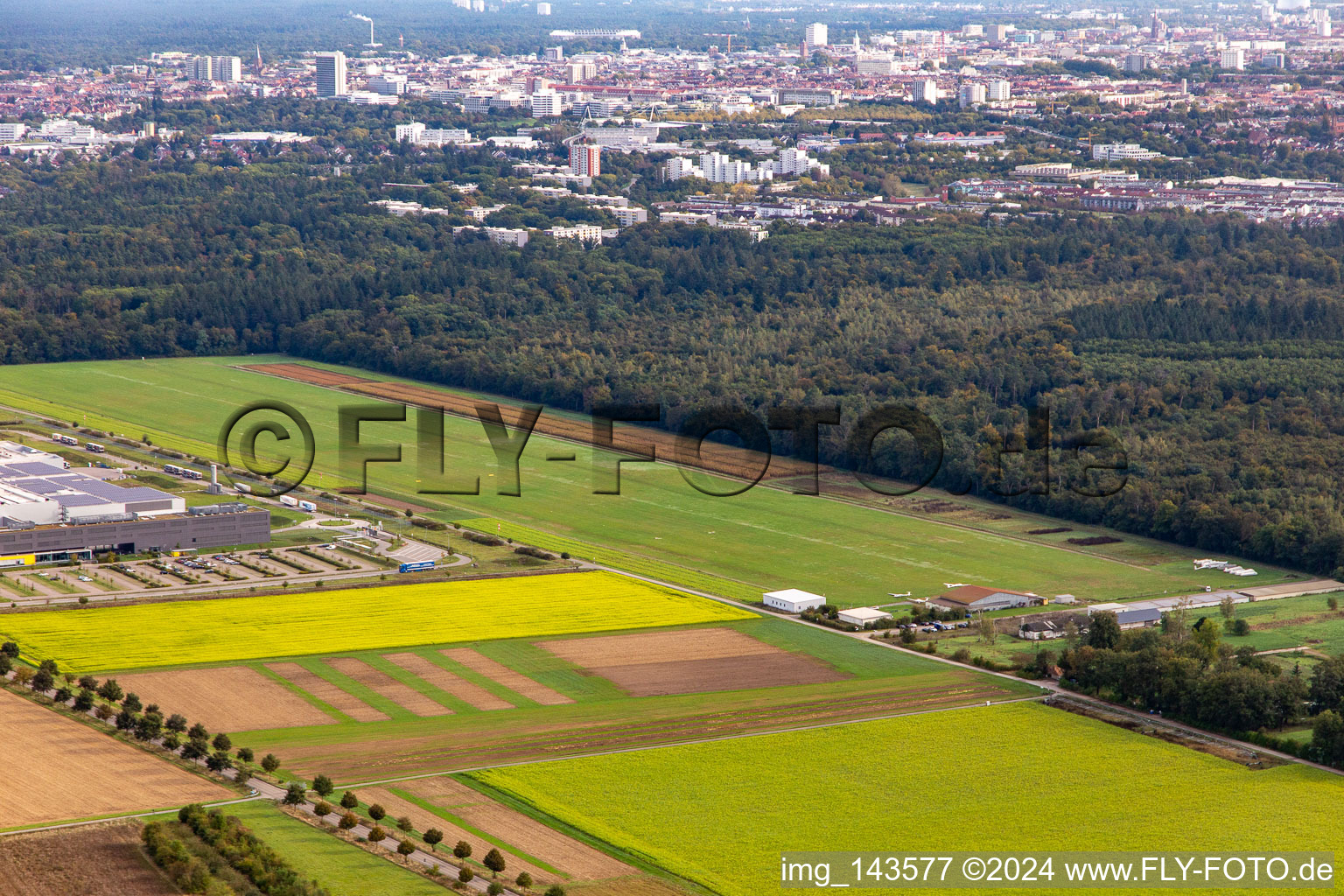 Segelfluggelände der  Luftsportgemeinschaft Rheinstetten e.V im Ortsteil Silberstreifen im Bundesland Baden-Württemberg, Deutschland