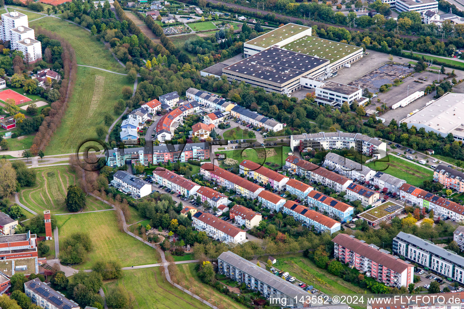 Eva-Maria-Buch Straße im Ortsteil Oberreut in Karlsruhe im Bundesland Baden-Württemberg, Deutschland