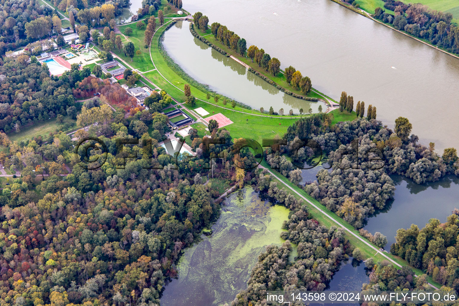 Luftbild von Rhein mit Hochwasser am Rheinstrandbad Rappenwört im Ortsteil Daxlanden in Karlsruhe im Bundesland Baden-Württemberg, Deutschland