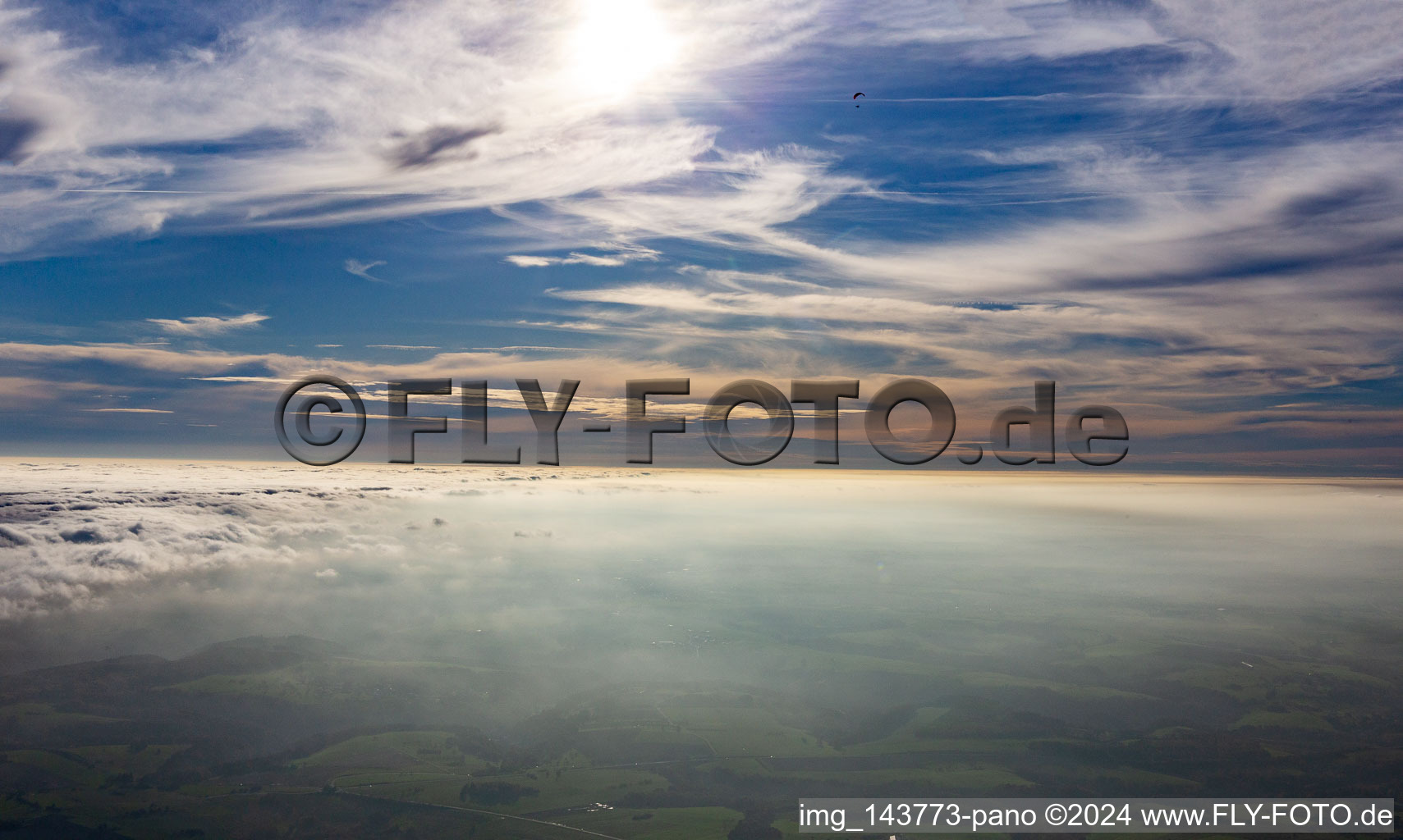 Wolken über den Nordvogesen in Roppeviller im Bundesland Moselle, Frankreich