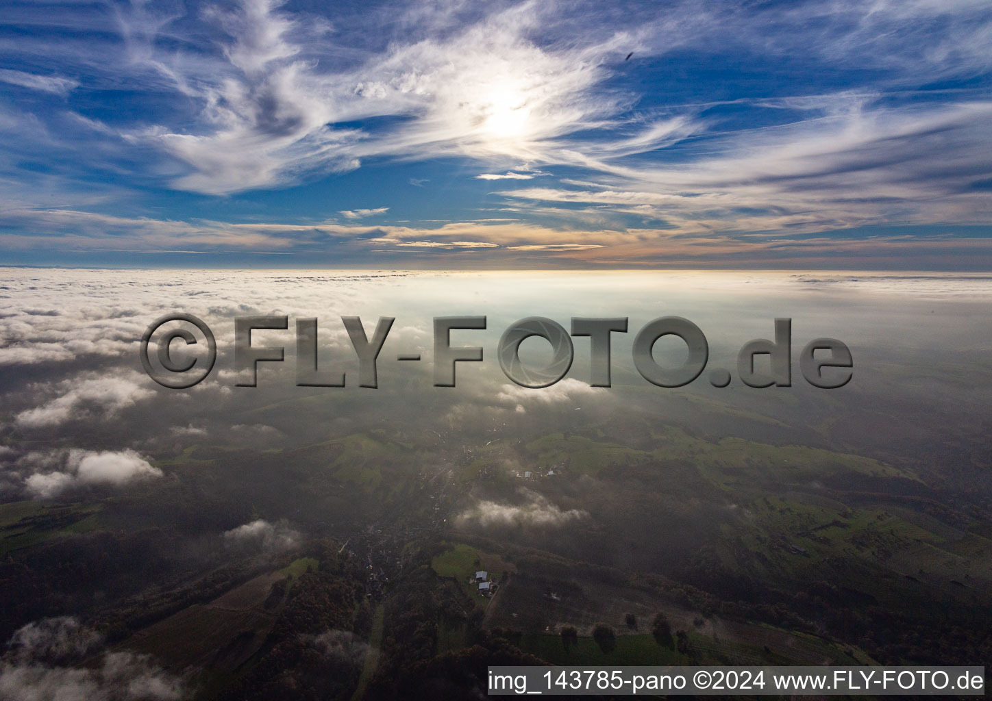 Dunst und Wolken über Lothringen in Kröppen im Bundesland Rheinland-Pfalz, Deutschland