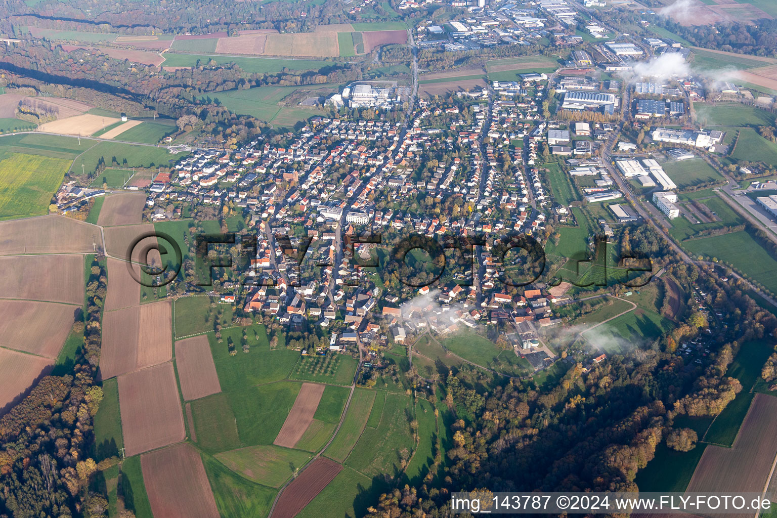 Ortschaft von Westen im Ortsteil Winzeln in Pirmasens im Bundesland Rheinland-Pfalz, Deutschland