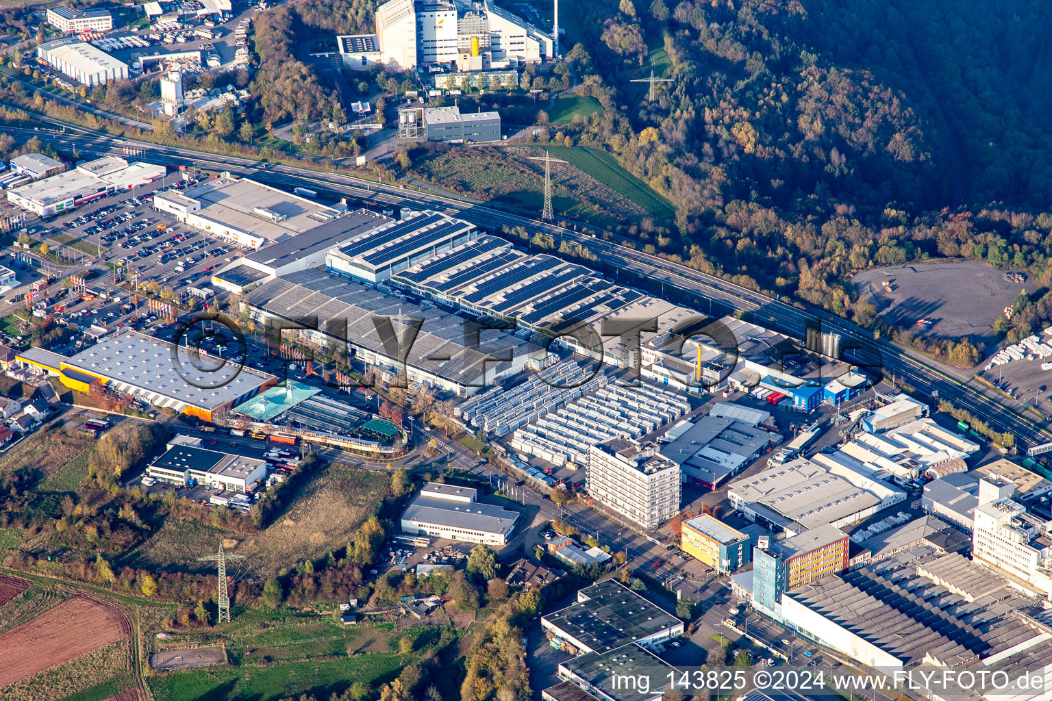 Luftbild von Industriegebiet West Zweibrücker Straße mit Kömmerling Chemische Fabrik GmbH im Ortsteil Fehrbach in Pirmasens im Bundesland Rheinland-Pfalz, Deutschland