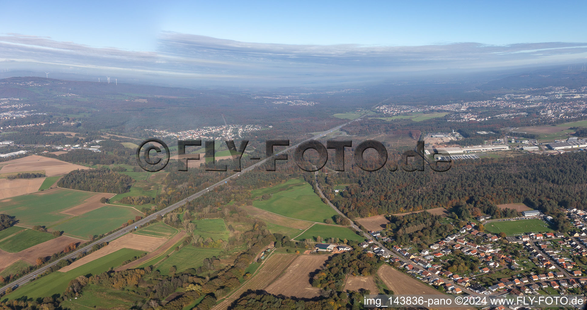 Verlauf der Autobahn A6 zwischen Kirkel und Bexbach im Ortsteil Altstadt im Bundesland Saarland, Deutschland