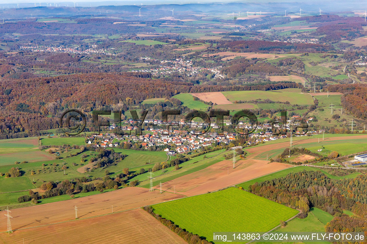 Luftbild von Weiler von Süden im Ortsteil Schmittweiler in Schönenberg-Kübelberg im Bundesland Rheinland-Pfalz, Deutschland