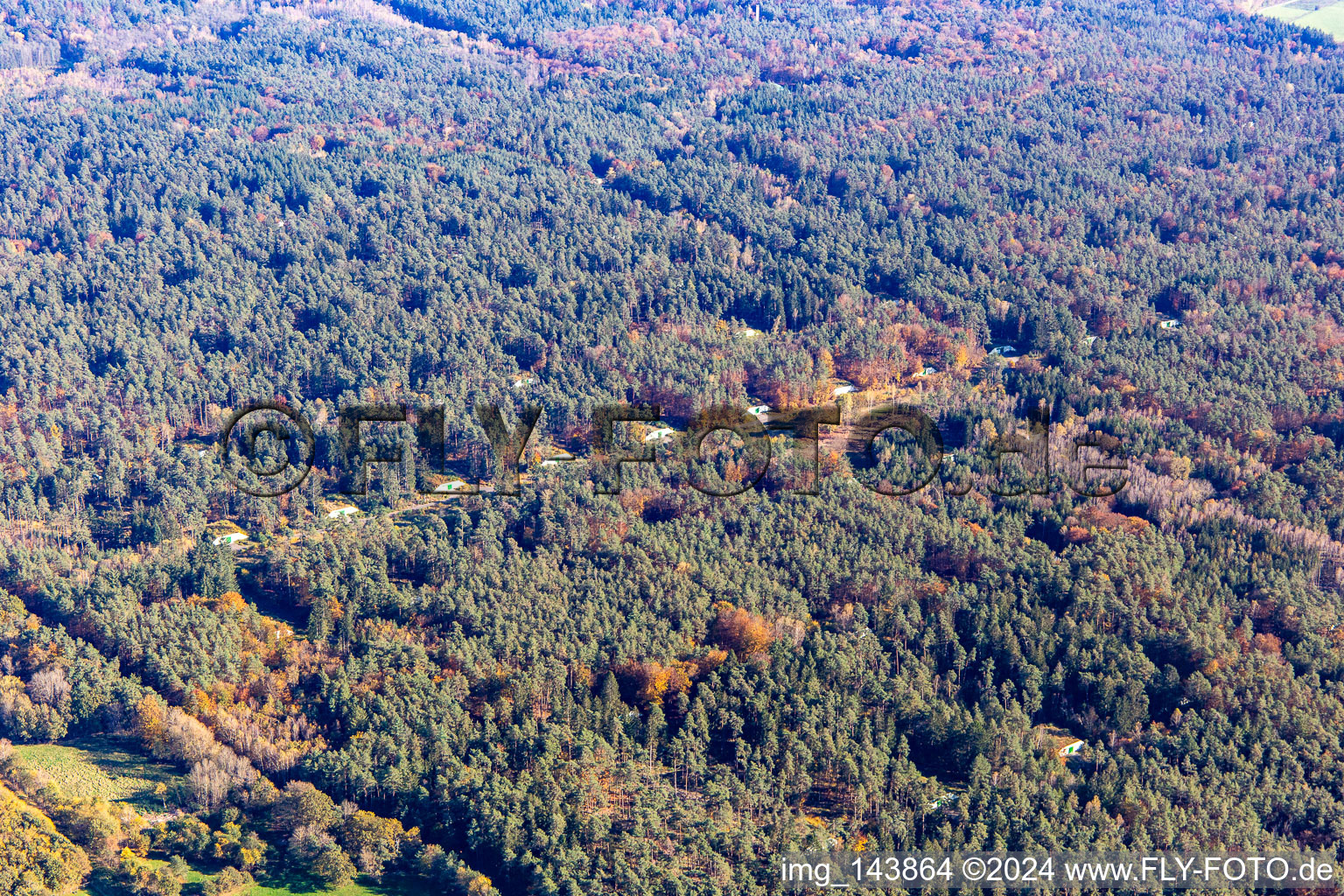 Shelter-Reihen der US-Army im Wald in Schönenberg-Kübelberg im Bundesland Rheinland-Pfalz, Deutschland