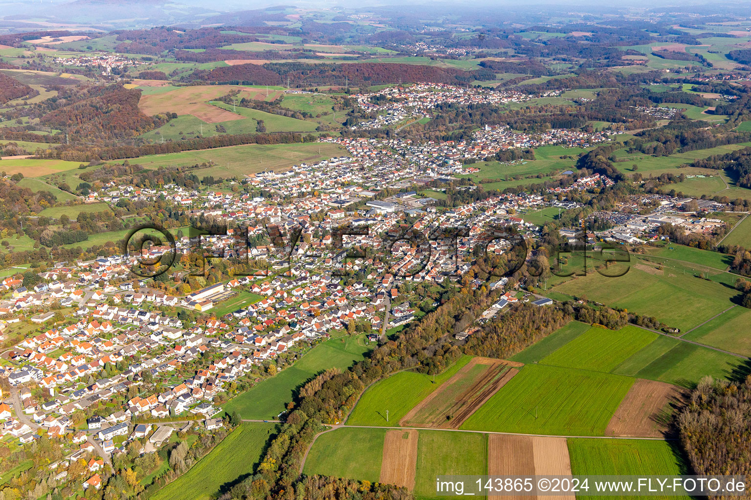 Stadt von Südwesten im Ortsteil Kübelberg in Schönenberg-Kübelberg im Bundesland Rheinland-Pfalz, Deutschland