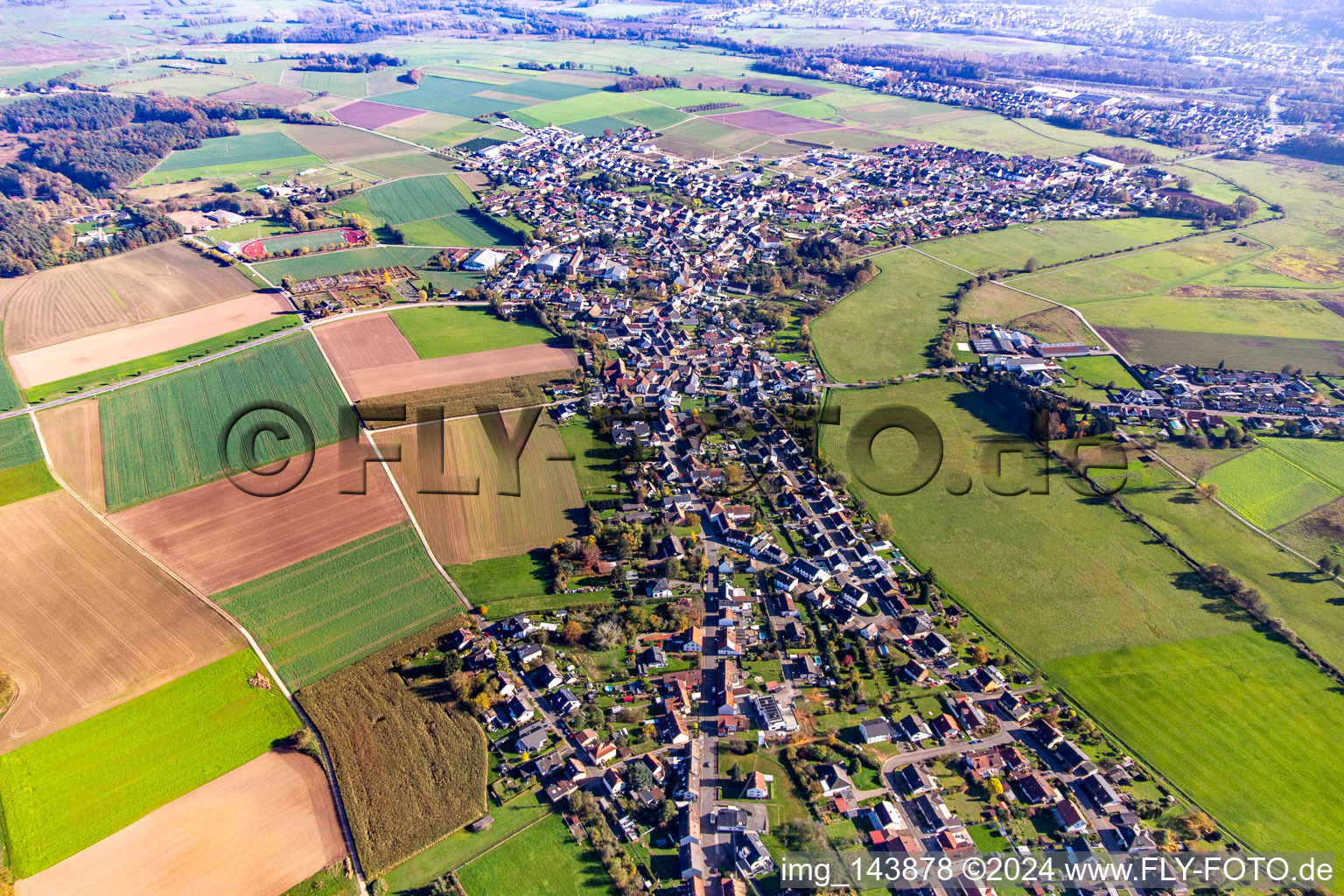 Ortschaft von Westen im Ortsteil Miesau in Bruchmühlbach-Miesau im Bundesland Rheinland-Pfalz, Deutschland