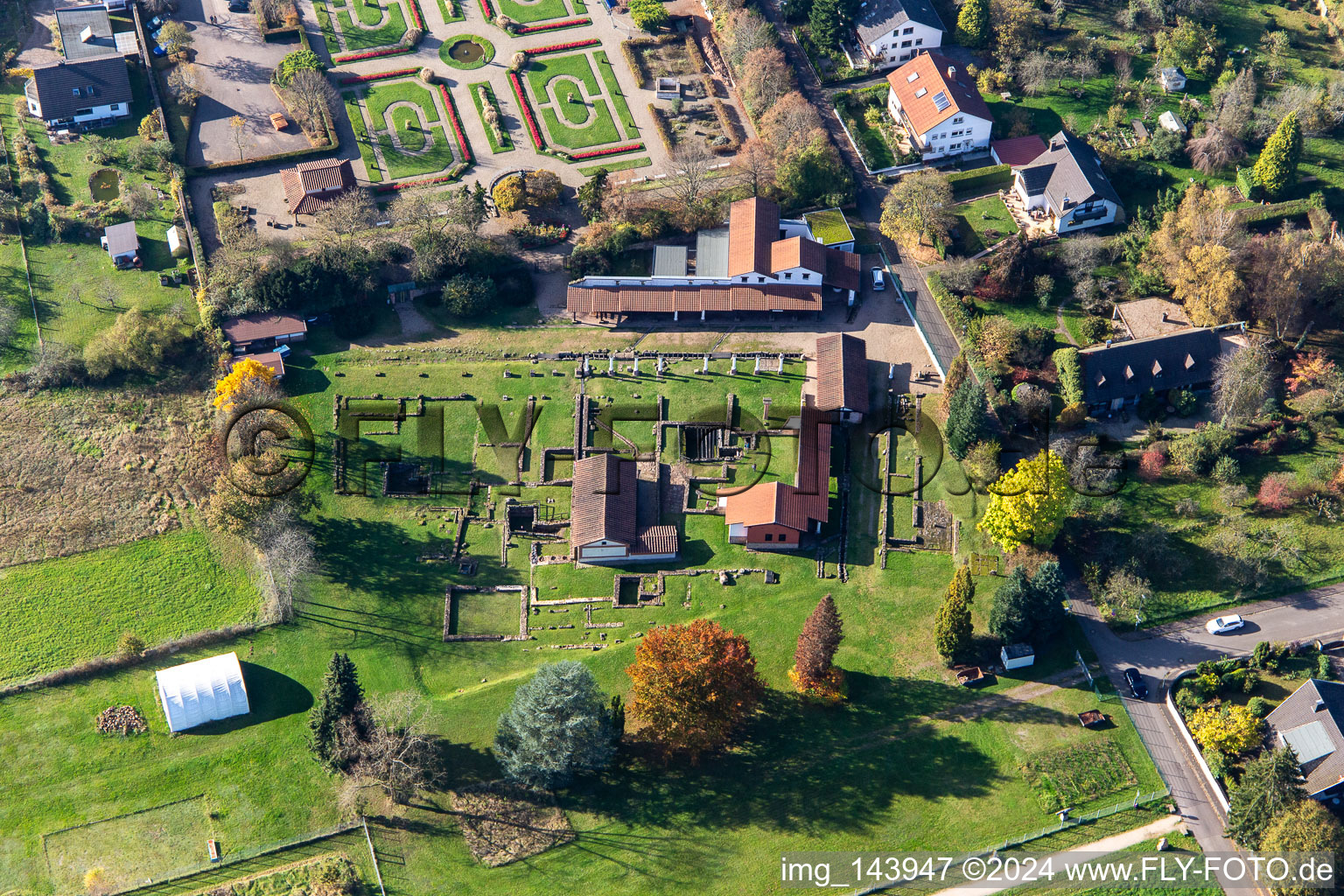 Schrägluftbild von Römermuseum Schwarzenacker im Ortsteil Einöd in Homburg im Bundesland Saarland, Deutschland