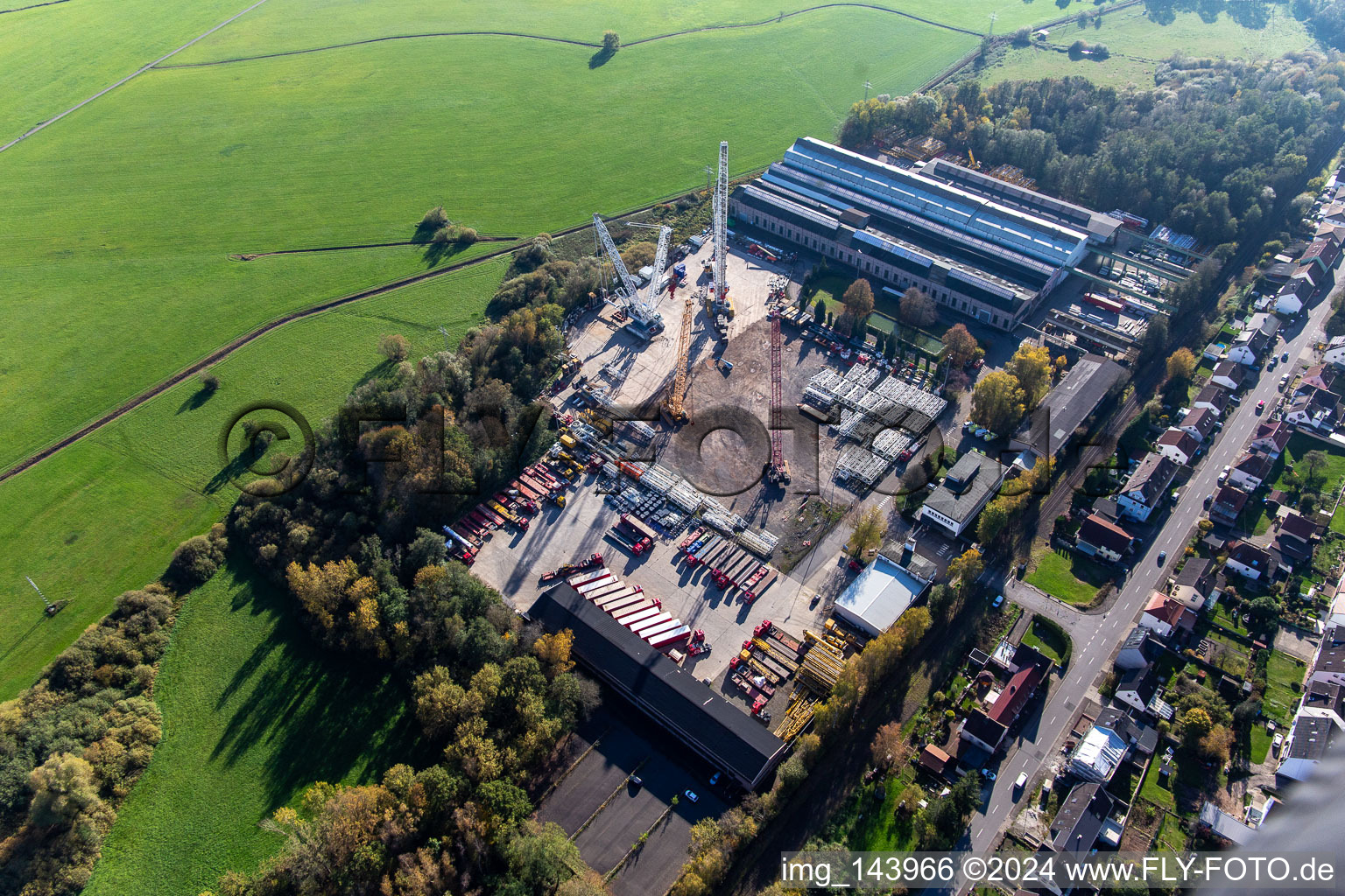 Schrägluftbild von Onroad GmbH (Spezial- und Schwertransporte, Kranüberführungen, Kranarbeiten) im Ortsteil Bierbach in Blieskastel im Bundesland Saarland, Deutschland