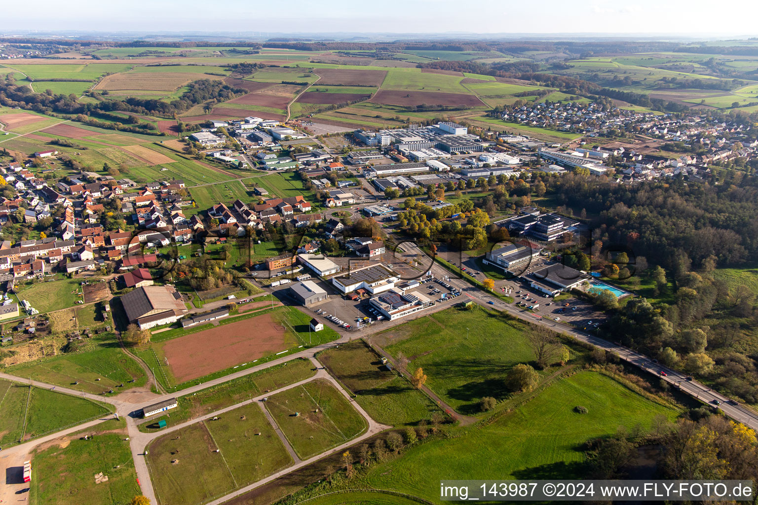 Luftaufnahme von Industriegebiet In den Krummenäckern im Ortsteil Webenheim in Blieskastel im Bundesland Saarland, Deutschland