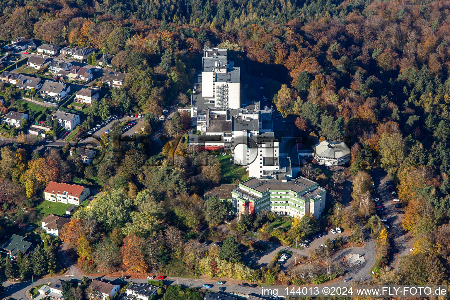 Luftaufnahme von MEDICLIN Bliestal Kliniken und MEDICLIN Seniorenresidenz Auf dem Bellem im Ortsteil Lautzkirchen in Blieskastel im Bundesland Saarland, Deutschland