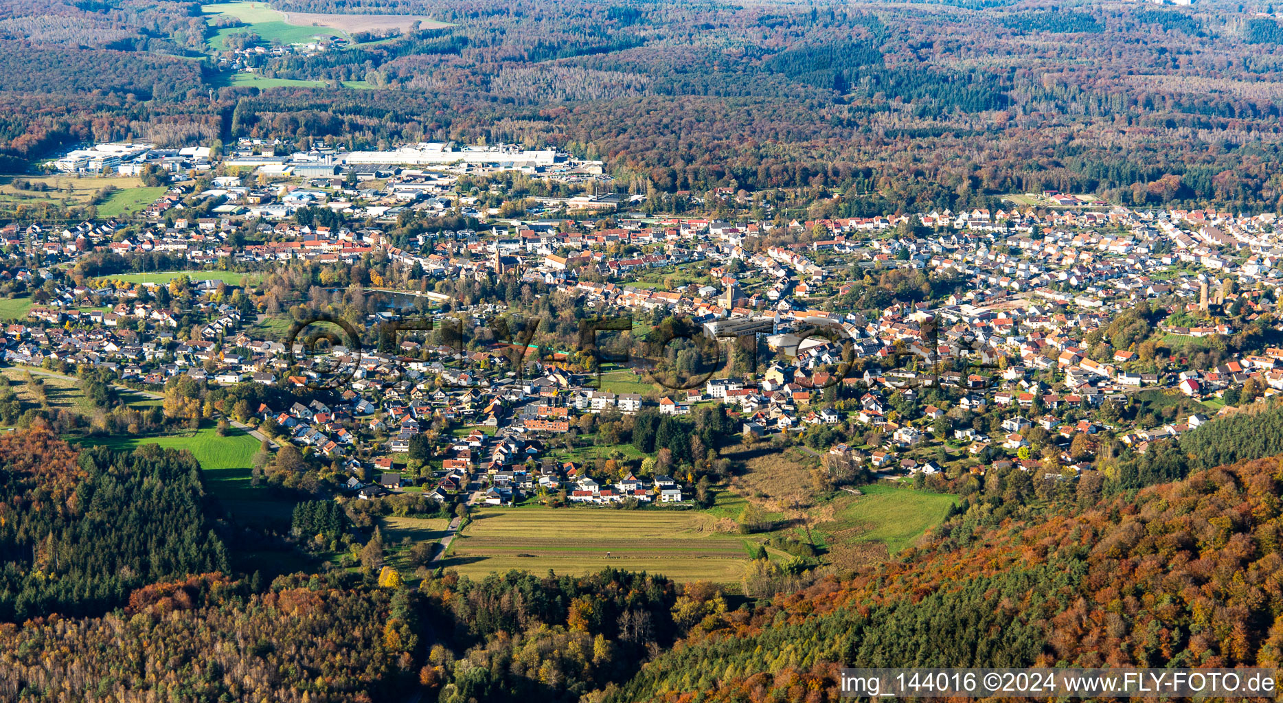 Ortschaft von Süden im Ortsteil Kirkel-Neuhäusel im Bundesland Saarland, Deutschland