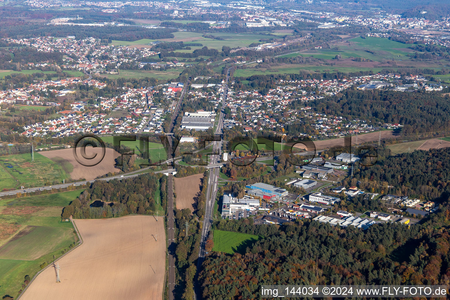 Industriegebiet an der Ausfahrt B28 Limbach der A8 in Kirkel im Bundesland Saarland, Deutschland