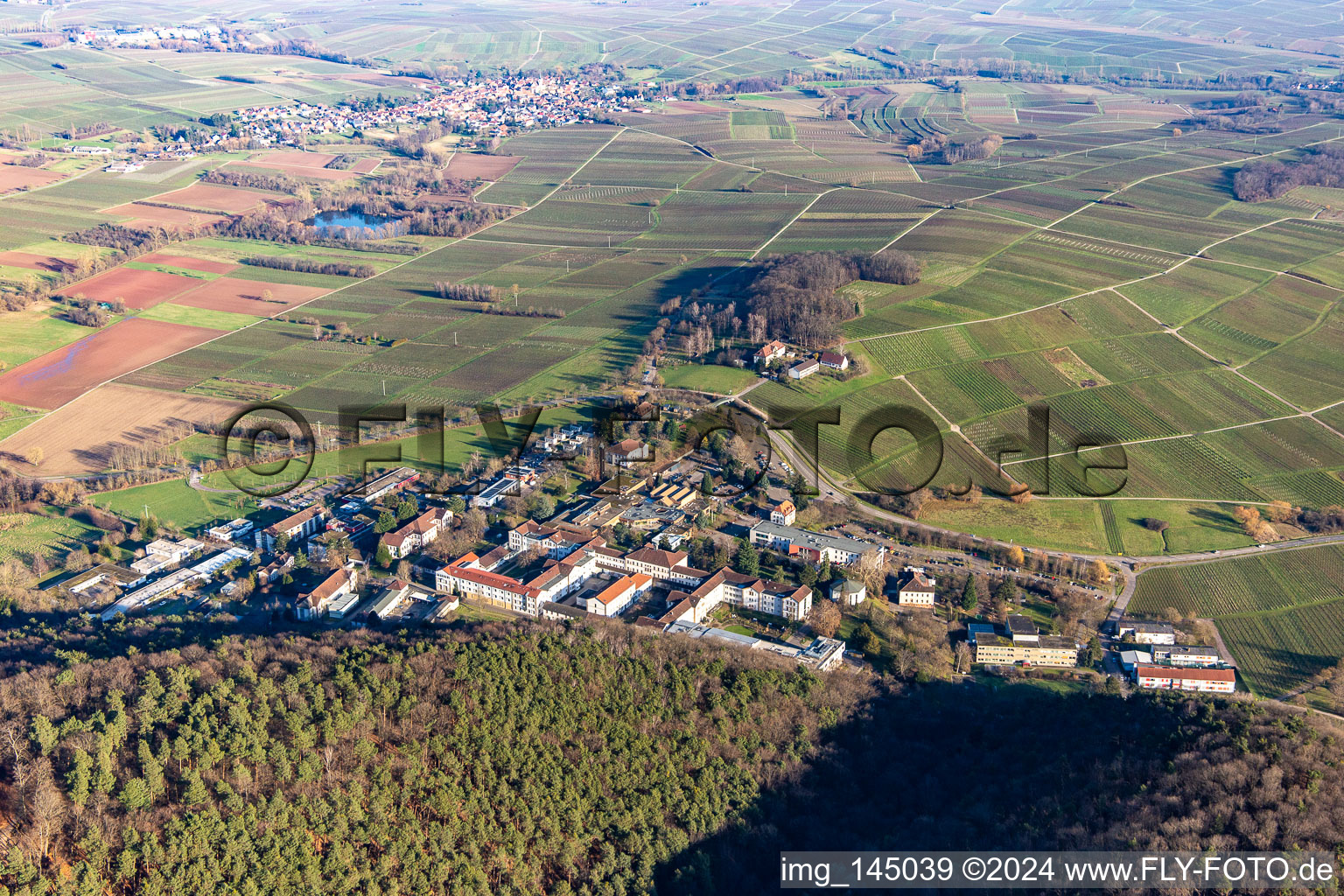 Pfalzklinikum von Westen in Klingenmünster im Bundesland Rheinland-Pfalz, Deutschland