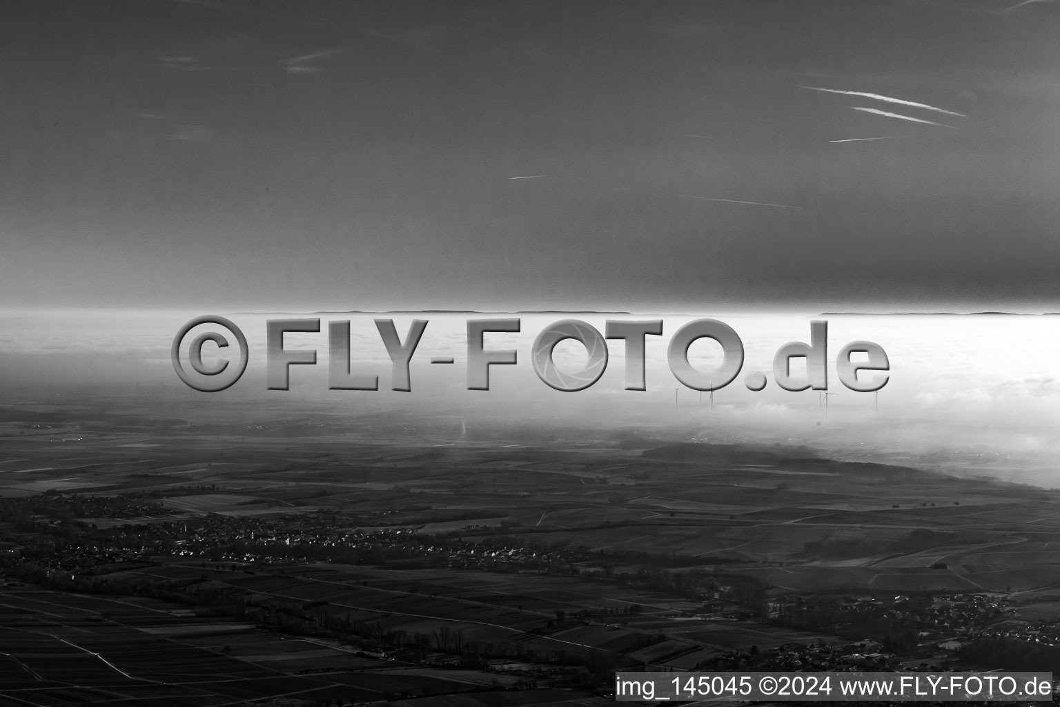 Ortschaft am Wolkenrand im Ortsteil Billigheim in Billigheim-Ingenheim im Bundesland Rheinland-Pfalz, Deutschland