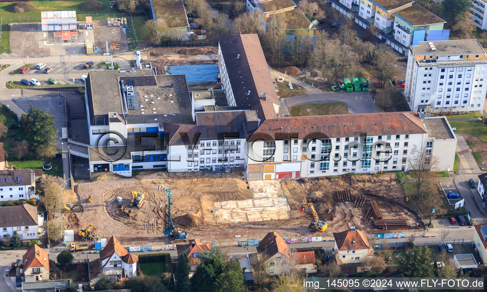 Luftbild von Baustelle zur Renovierung der Asklpios Südpfalzkliniken in Kandel im Bundesland Rheinland-Pfalz, Deutschland