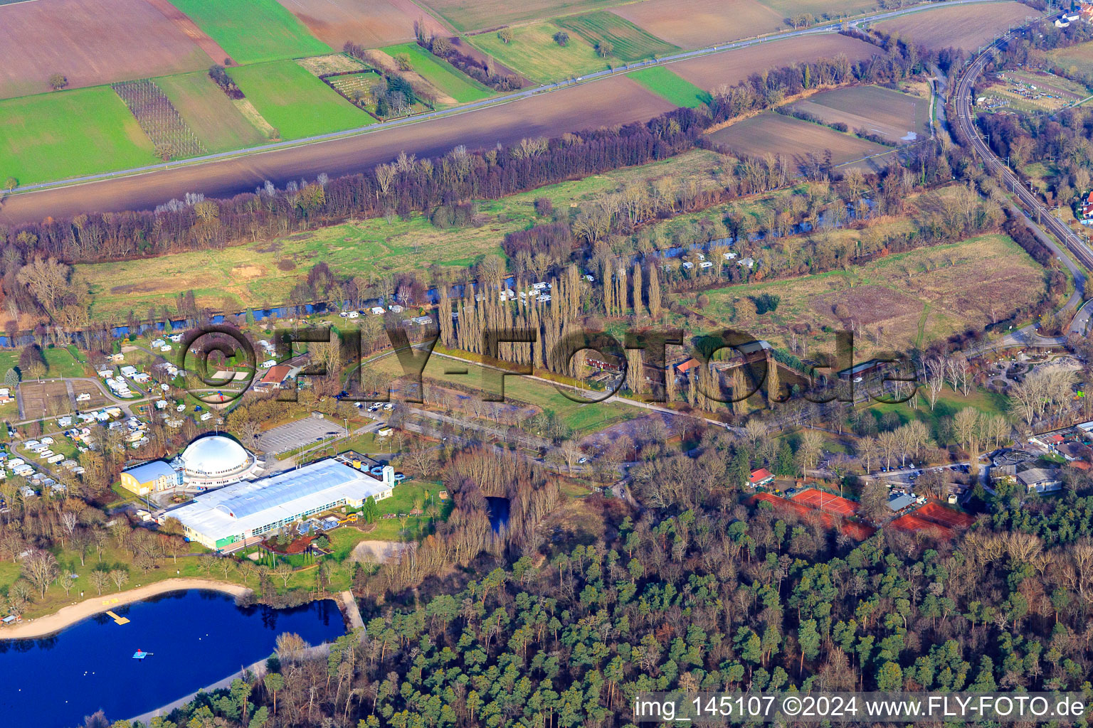 Luftbild von Strandbad und Camping im Freizeitzentrum Moby Dick in Rülzheim im Bundesland Rheinland-Pfalz, Deutschland