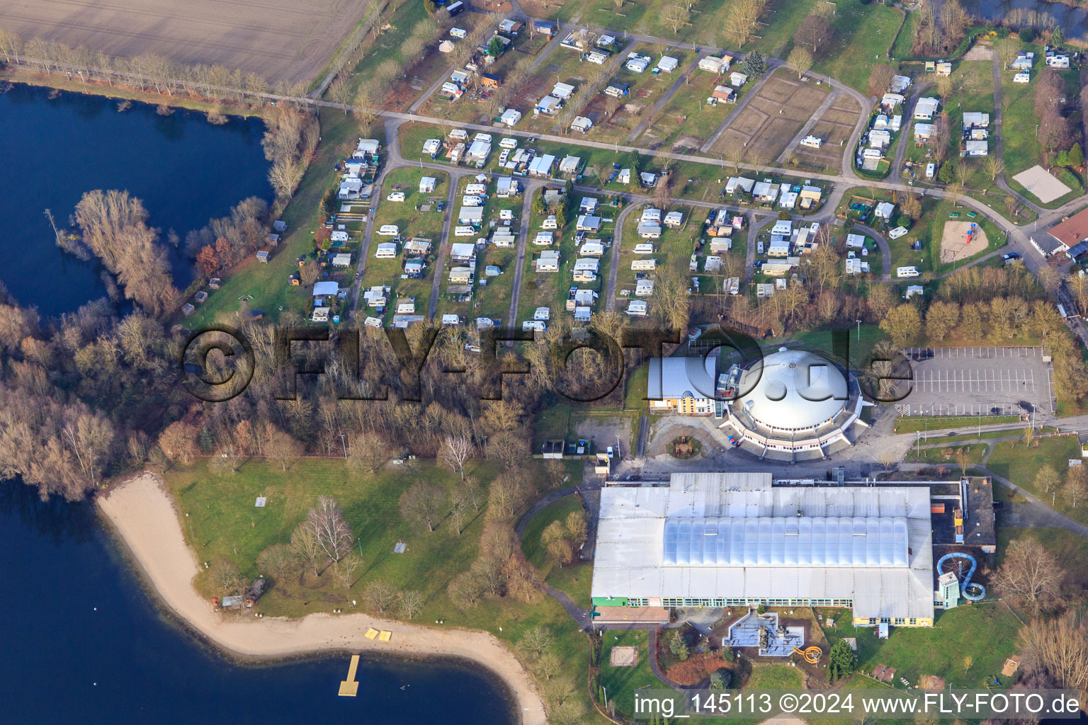 Luftaufnahme von Strandbad und Camping im Freizeitzentrum Moby Dick in Rülzheim im Bundesland Rheinland-Pfalz, Deutschland