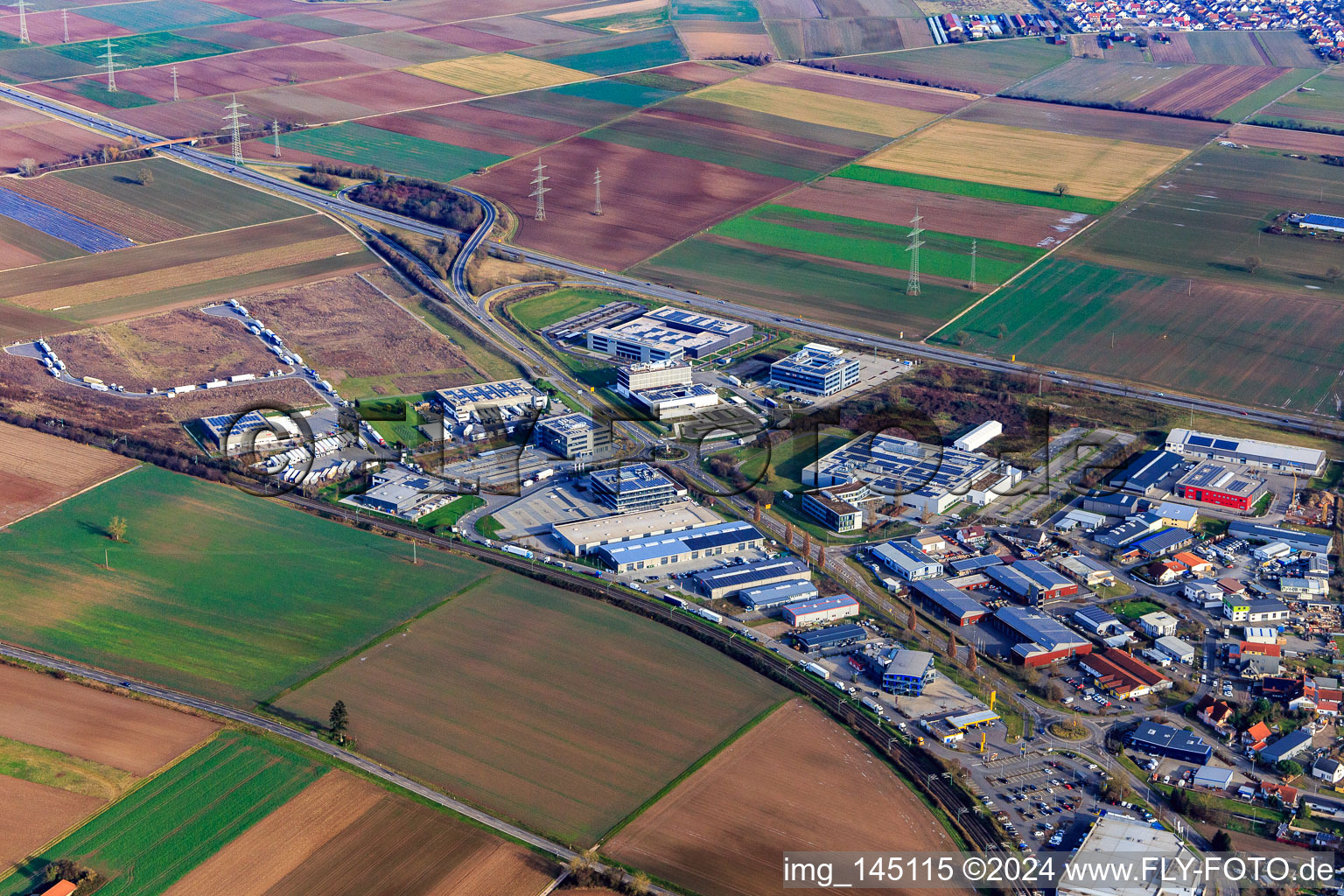 Luftbild von Gewerbegebiet Im Speyerer Tal in Rülzheim im Bundesland Rheinland-Pfalz, Deutschland