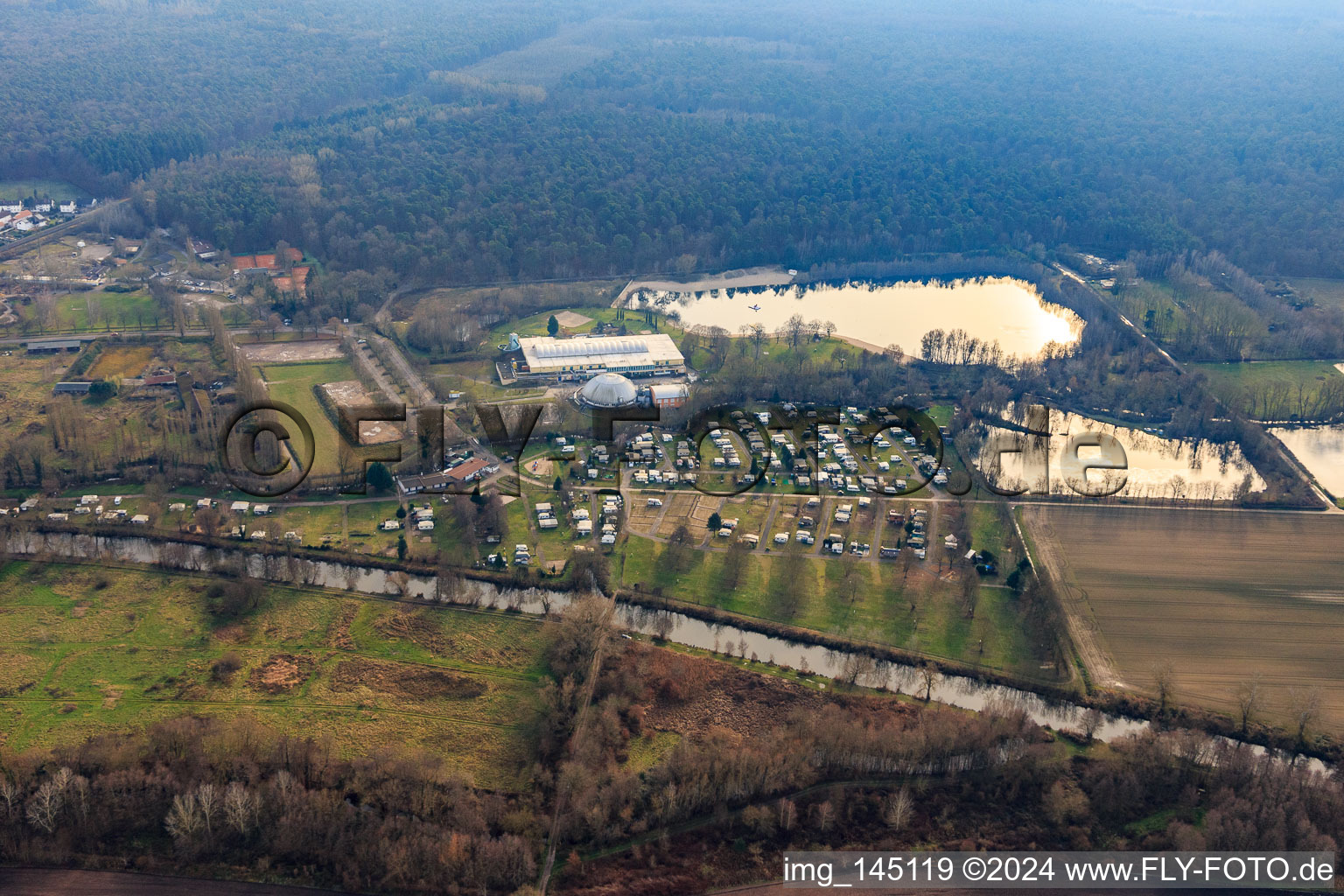 Strandbad und Camping im Freizeitzentrum Moby Dick in Rülzheim im Bundesland Rheinland-Pfalz, Deutschland aus der Luft