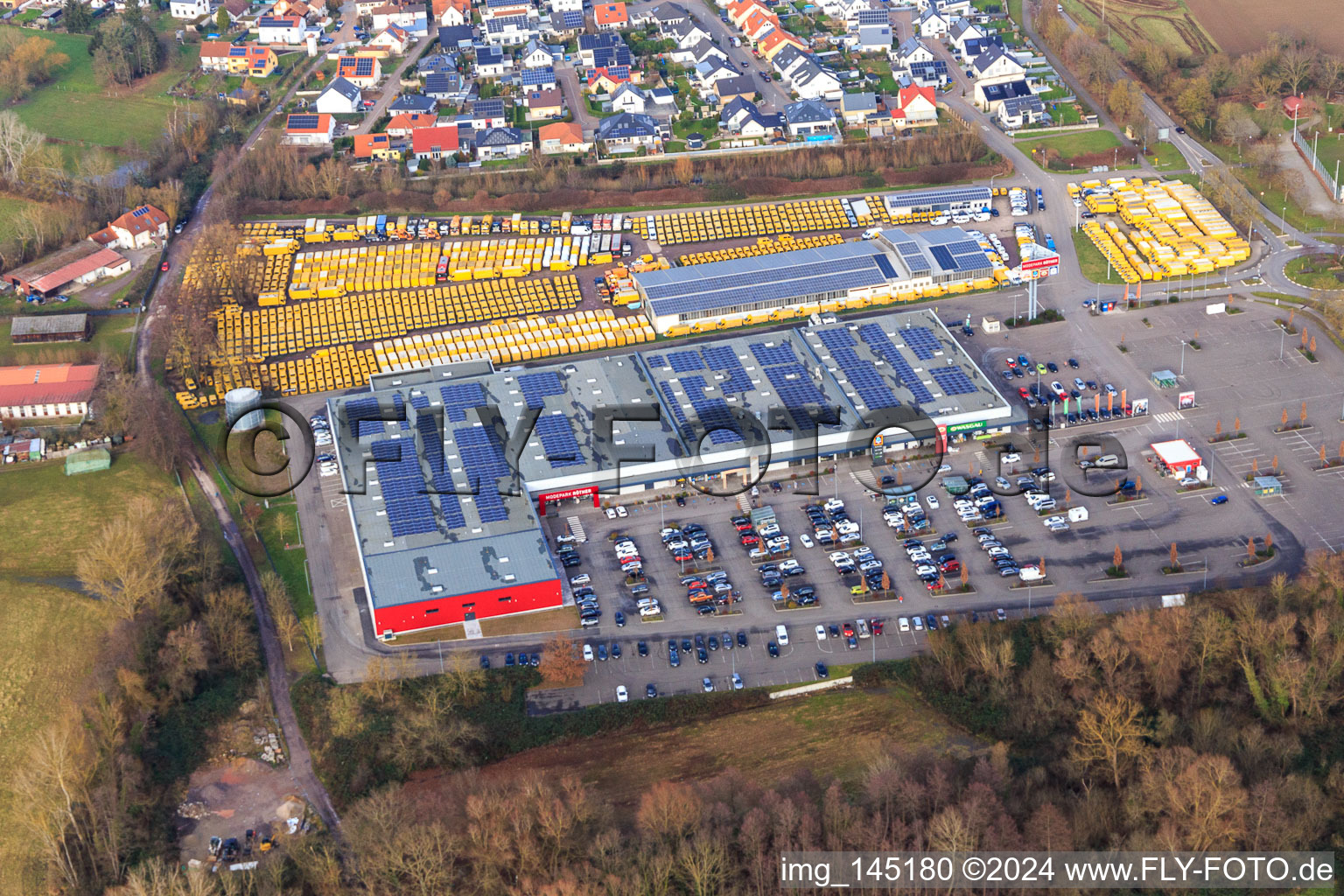 Schrägluftbild von Engel&Engelk GmbH Autohandel und Modepark Röther im Südpfalz Center in Rohrbach im Bundesland Rheinland-Pfalz, Deutschland