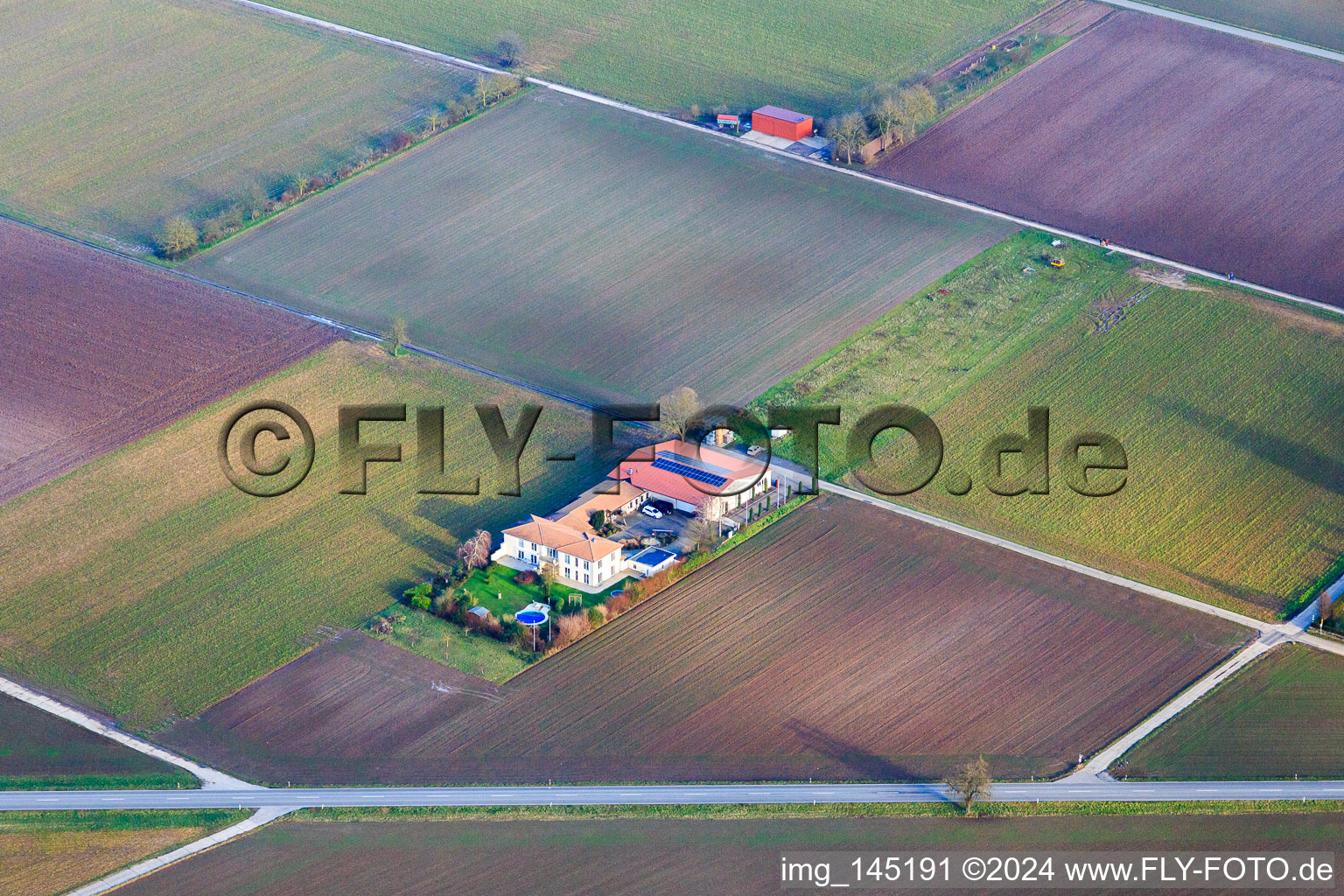 Bioland Weingut Neuspergerhof in Rohrbach im Bundesland Rheinland-Pfalz, Deutschland vom Flugzeug aus