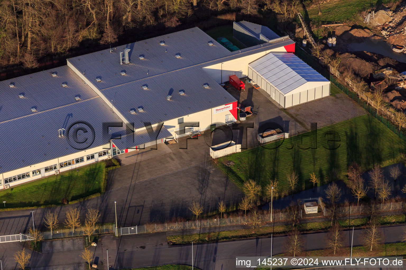 Thermo Fisher am Erlenbachweg im Ortsteil Minderslachen in Kandel im Bundesland Rheinland-Pfalz, Deutschland von oben gesehen