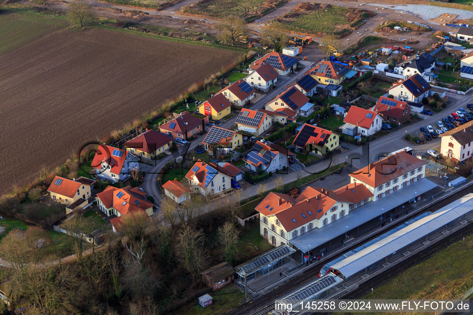 Luftbild von Bahnhofstraße und Am Bahnhof in Winden im Bundesland Rheinland-Pfalz, Deutschland