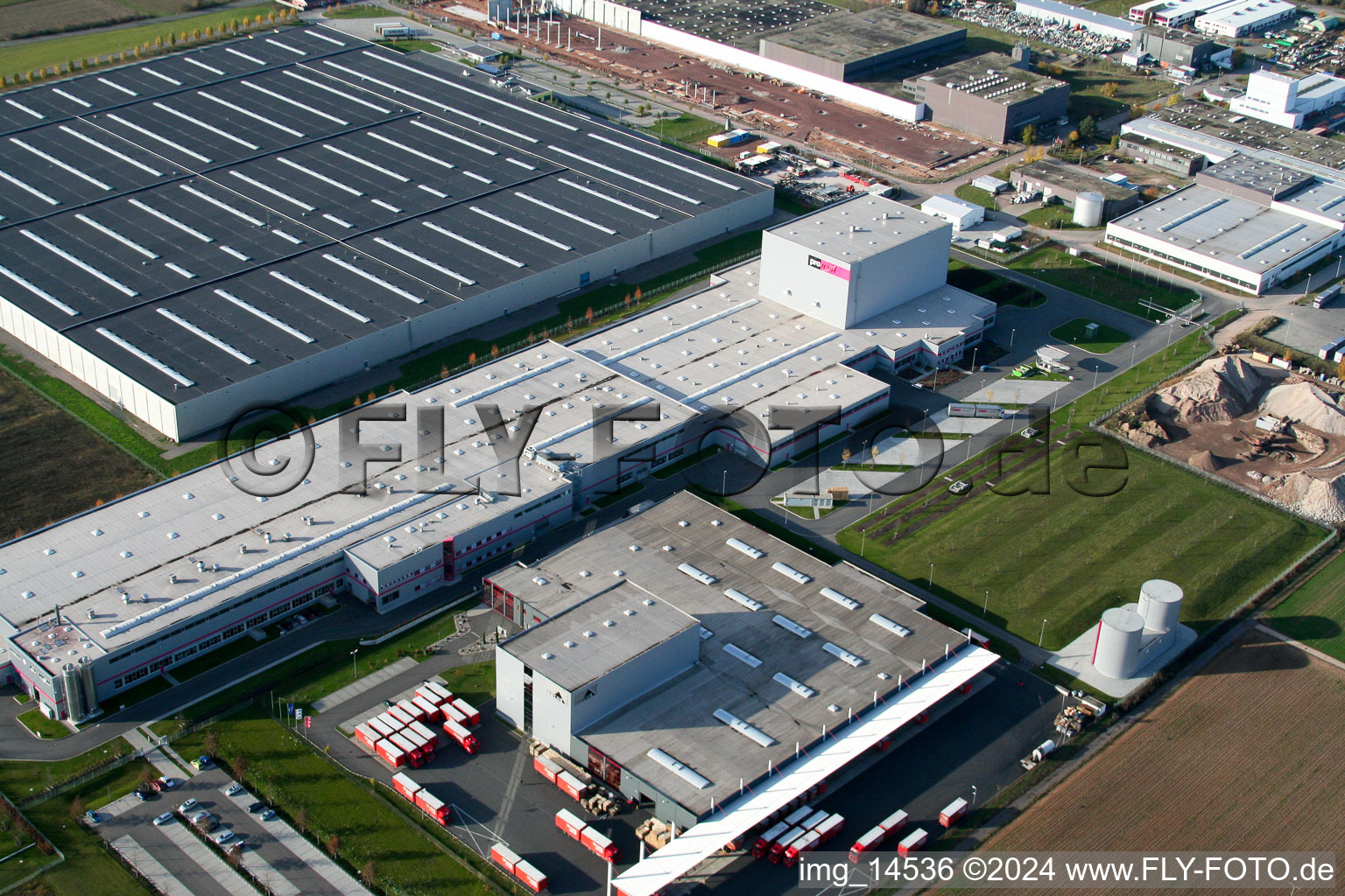 Lagerhallen und Speditionsgebäude Prowell GmbH in Offenbach an der Queich im Bundesland Rheinland-Pfalz, Deutschland