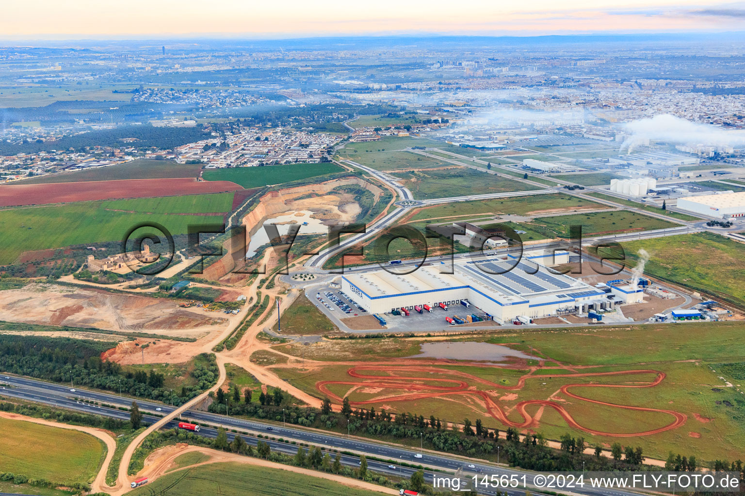 Olivenölabfüllbetrieb Ybarra Food Group und  Aceites La Masía in Dos Hermanas im Bundesland Sevilla, Spanien