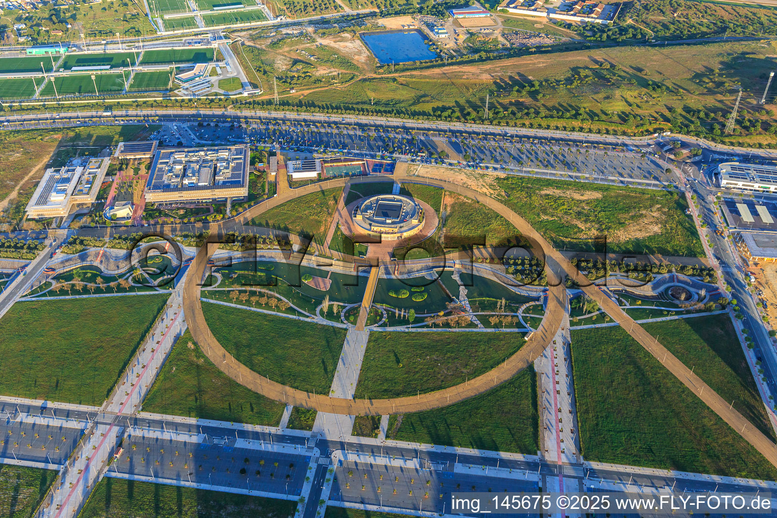 Research and Development Park Dehesa de Valme ,  Ciudad del Conocimiento vor der Universidad Loyola (Campus Sevilla) am Park Lago de la Vida in Dos Hermanas, Spanien