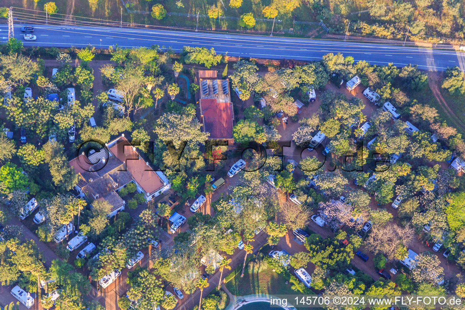 Luftaufnahme von Camping Villsom Sevilla in Dos Hermanas, Spanien